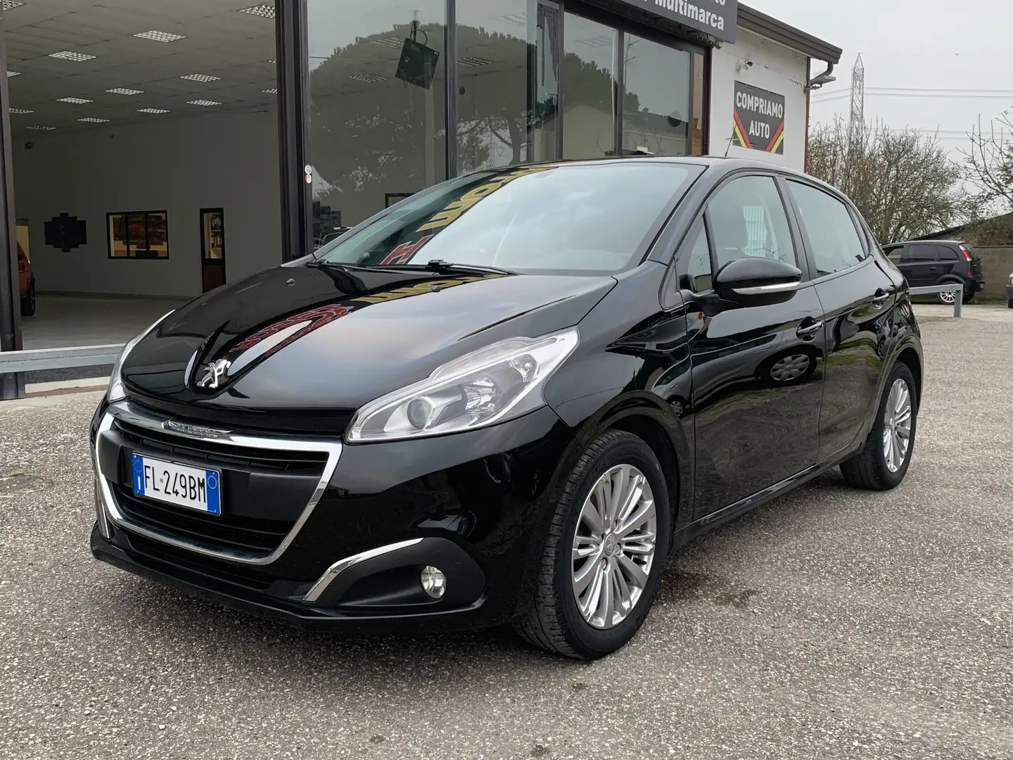 Peugeot 208 5p 1.2 puretech Active GPL 82cv X NEOPATENTATI Schwarz - 1
