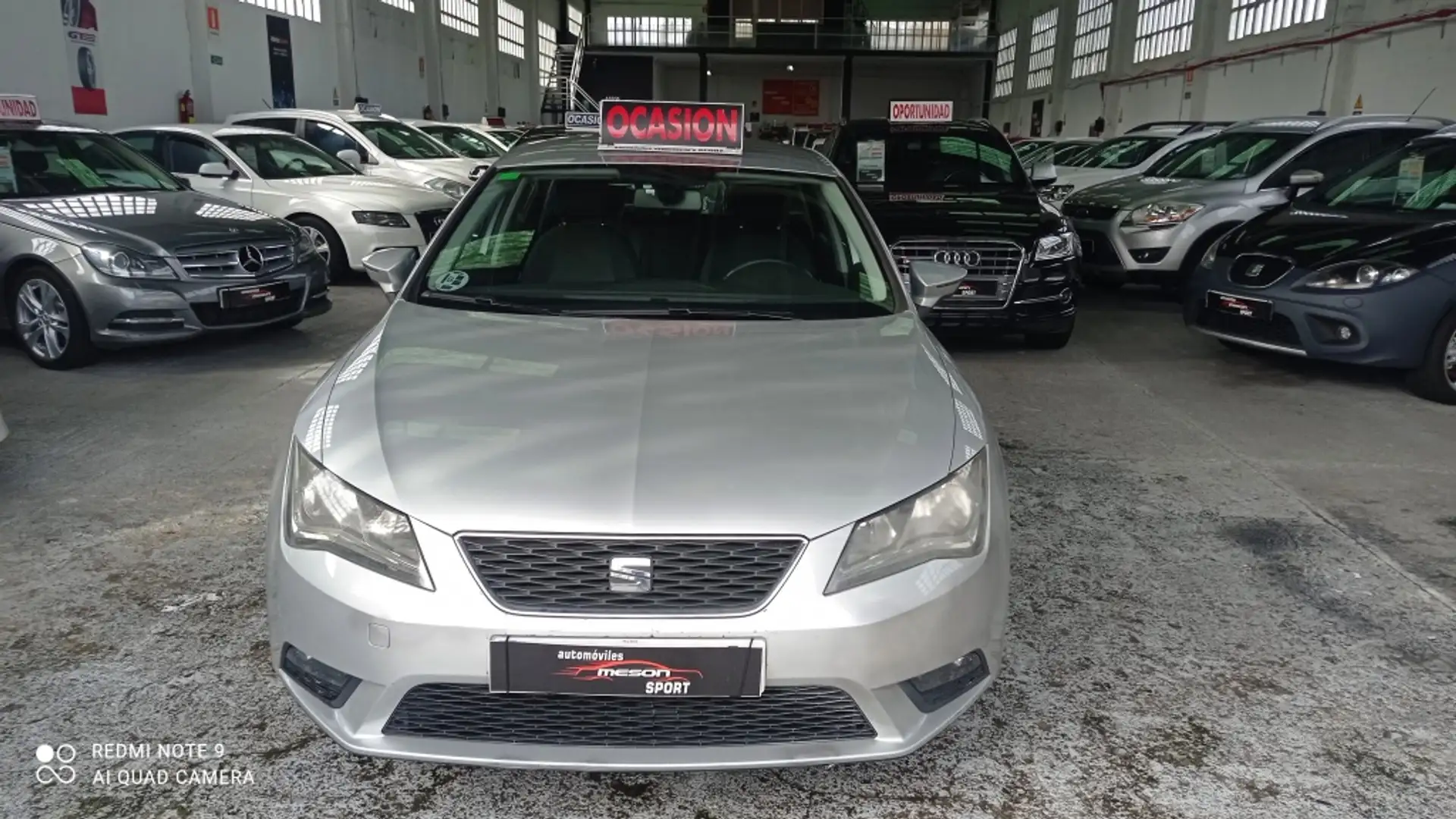 SEAT Leon ST 1.6TDI CR S&S Style 105 Plateado - 1