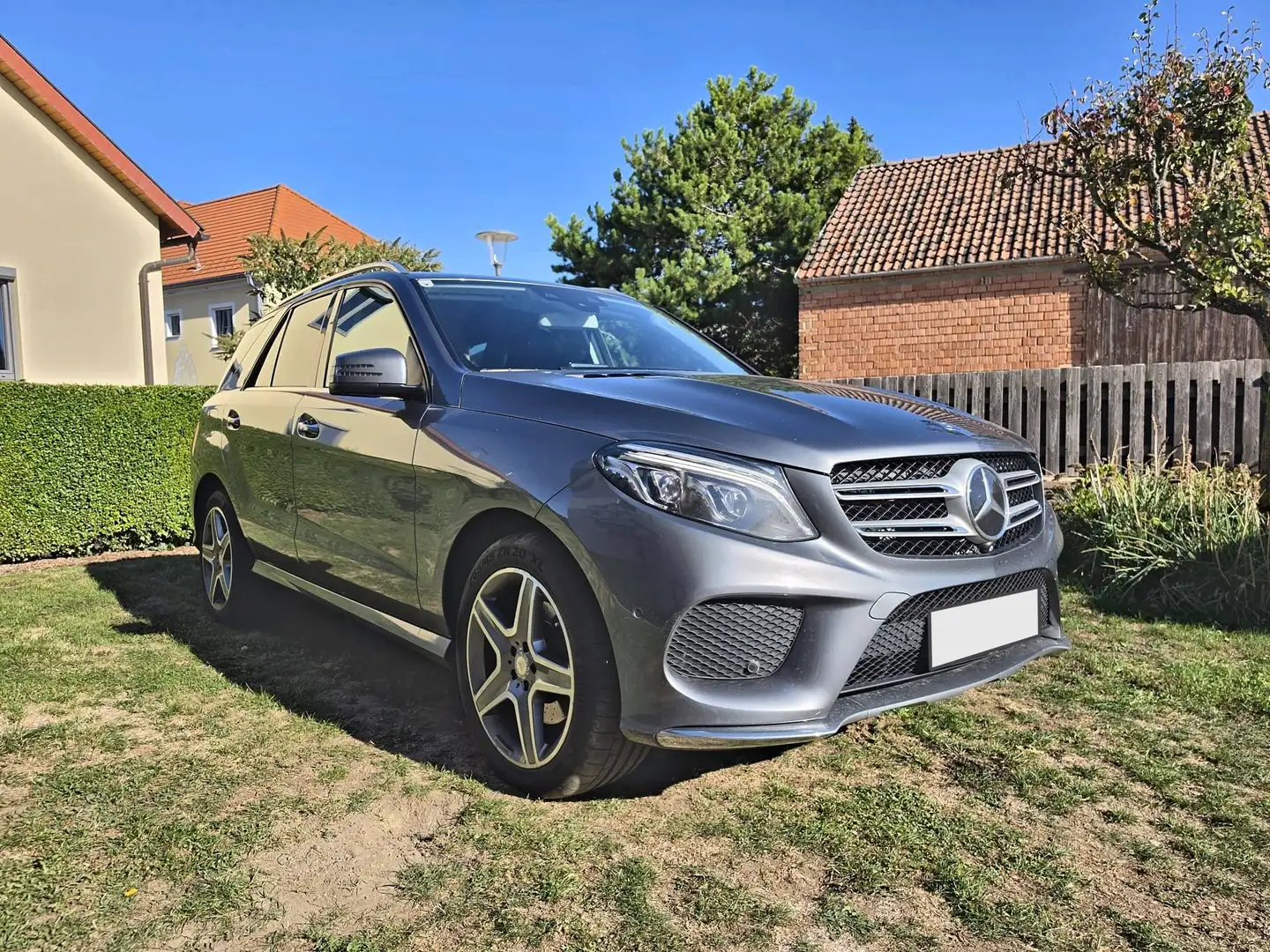Mercedes-Benz GLE 350 GLE 350 d 4MATIC Austria Edition AMG Line Grau - 1