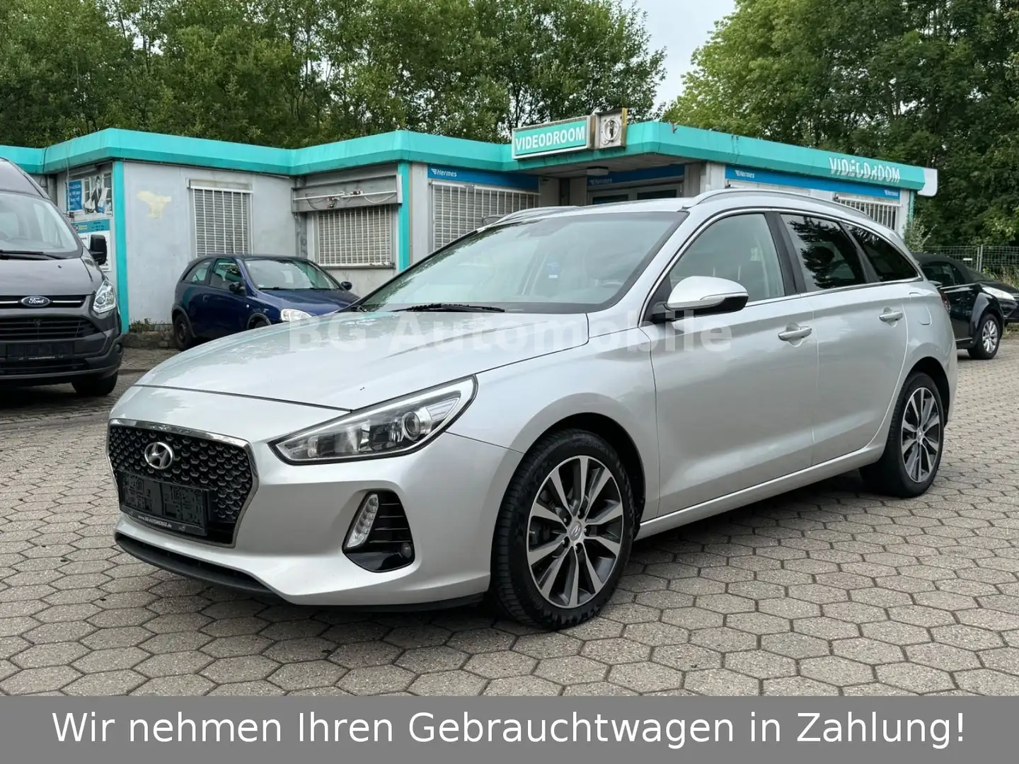 Hyundai i30 cw Style *Automatik*R-Kamera*Navigation* Silber - 1