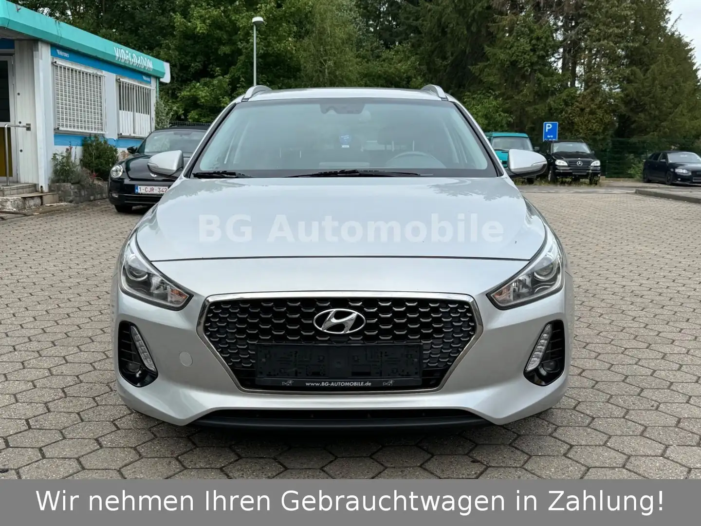 Hyundai i30 cw Style *Automatik*R-Kamera*Navigation* Silber - 2
