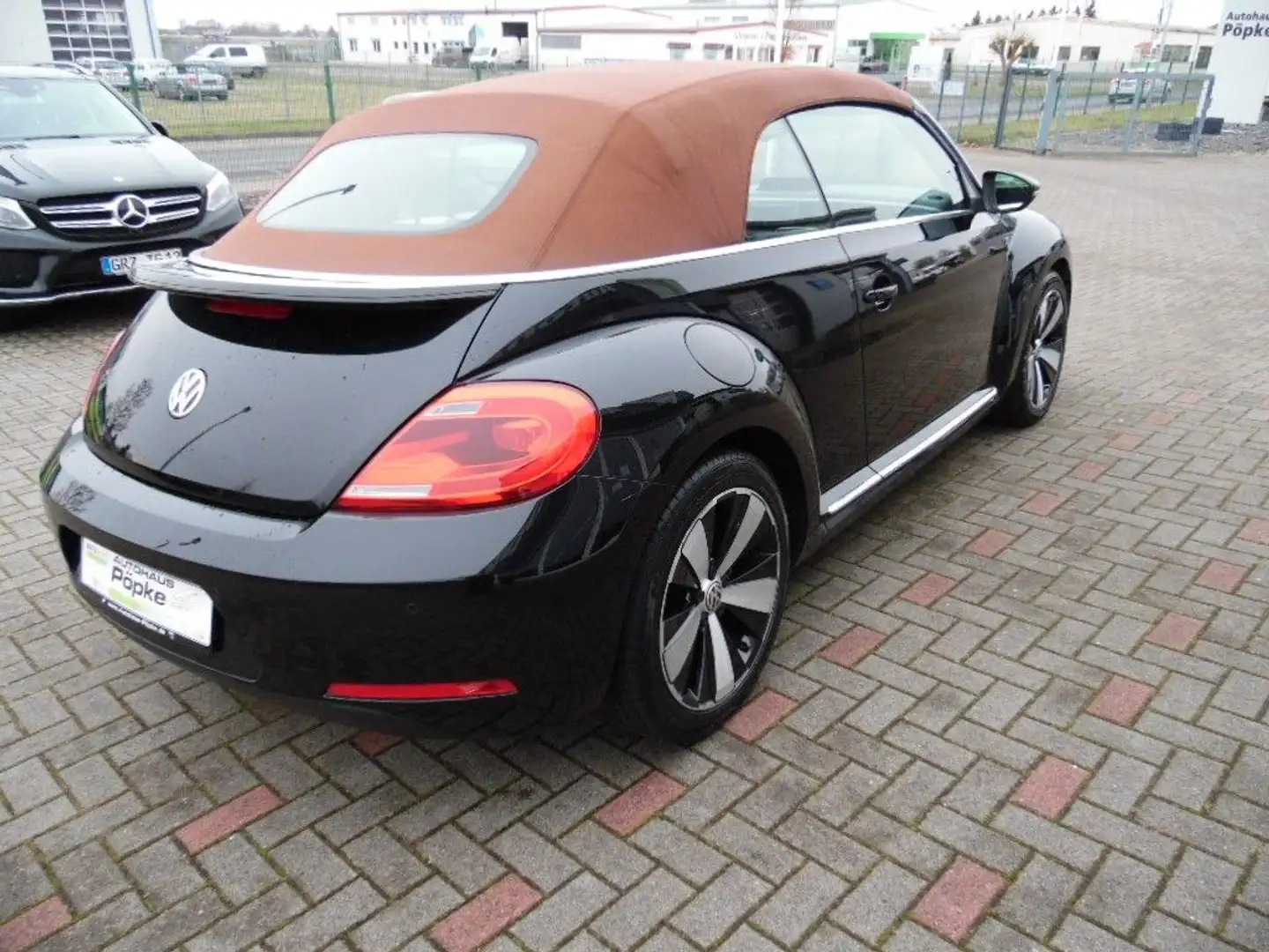 Volkswagen Beetle 2.0 TDI DSG BMT Karmann Cabriolet Black - 2