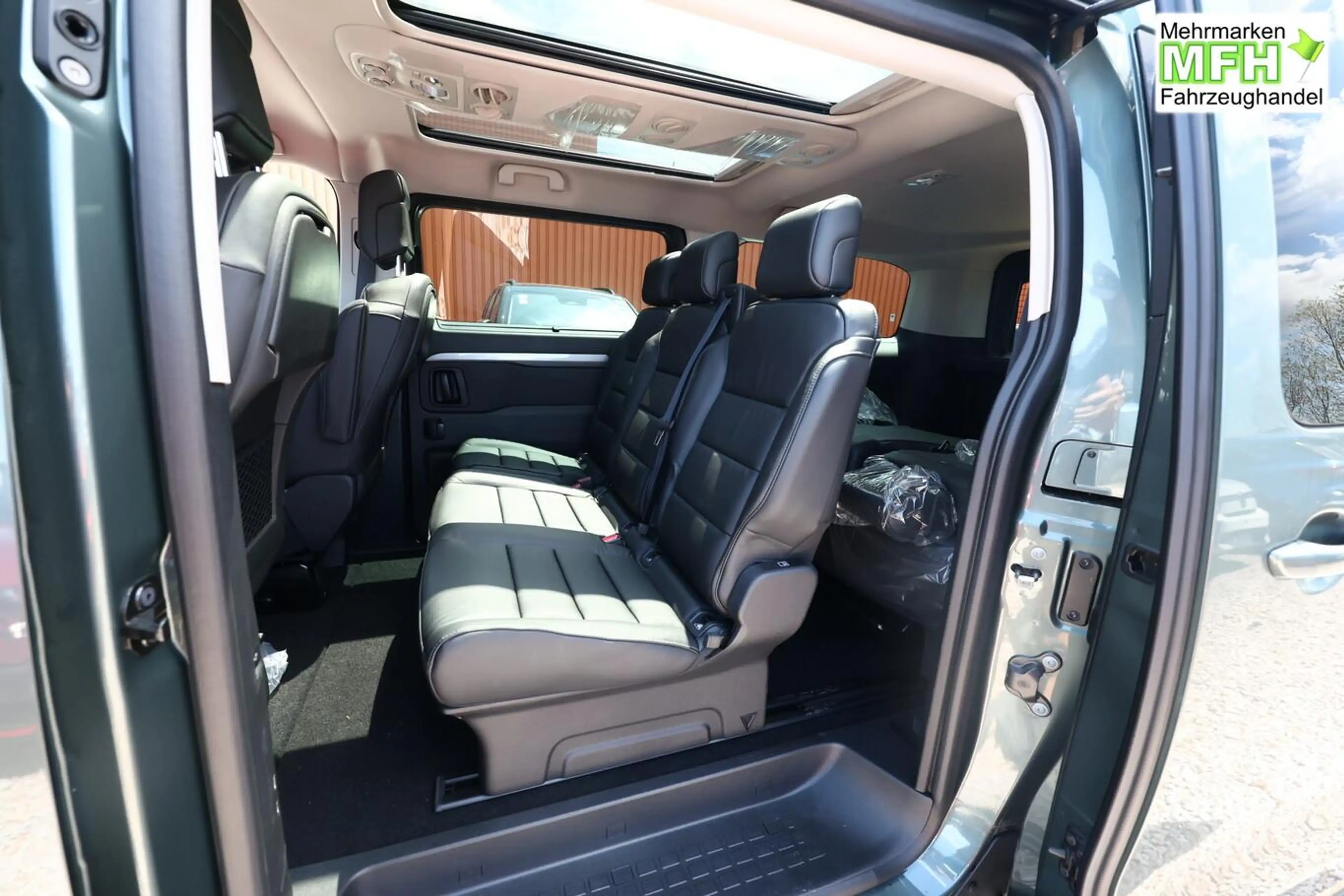 Peugeot Traveller Allure L3 Pano Nav AHK Massage SHZ BT 130 kW (1... — photo 9