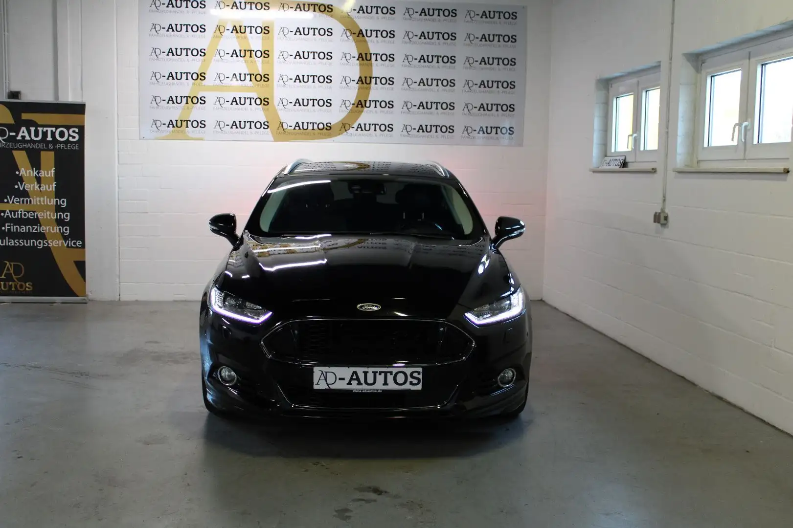 Ford Mondeo Titanium+PDC+LEDER+STHZ+LED+8FACH+KAMERA+ Schwarz - 2