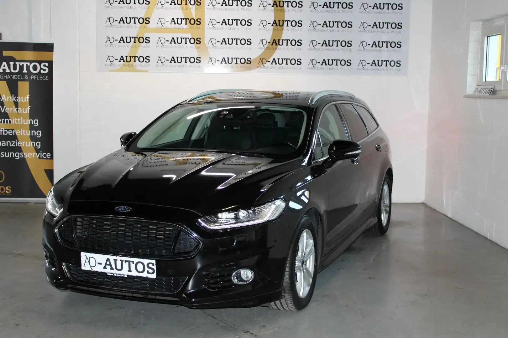 Ford Mondeo Titanium+PDC+LEDER+STHZ+LED+8FACH+KAMERA+ Schwarz - 1