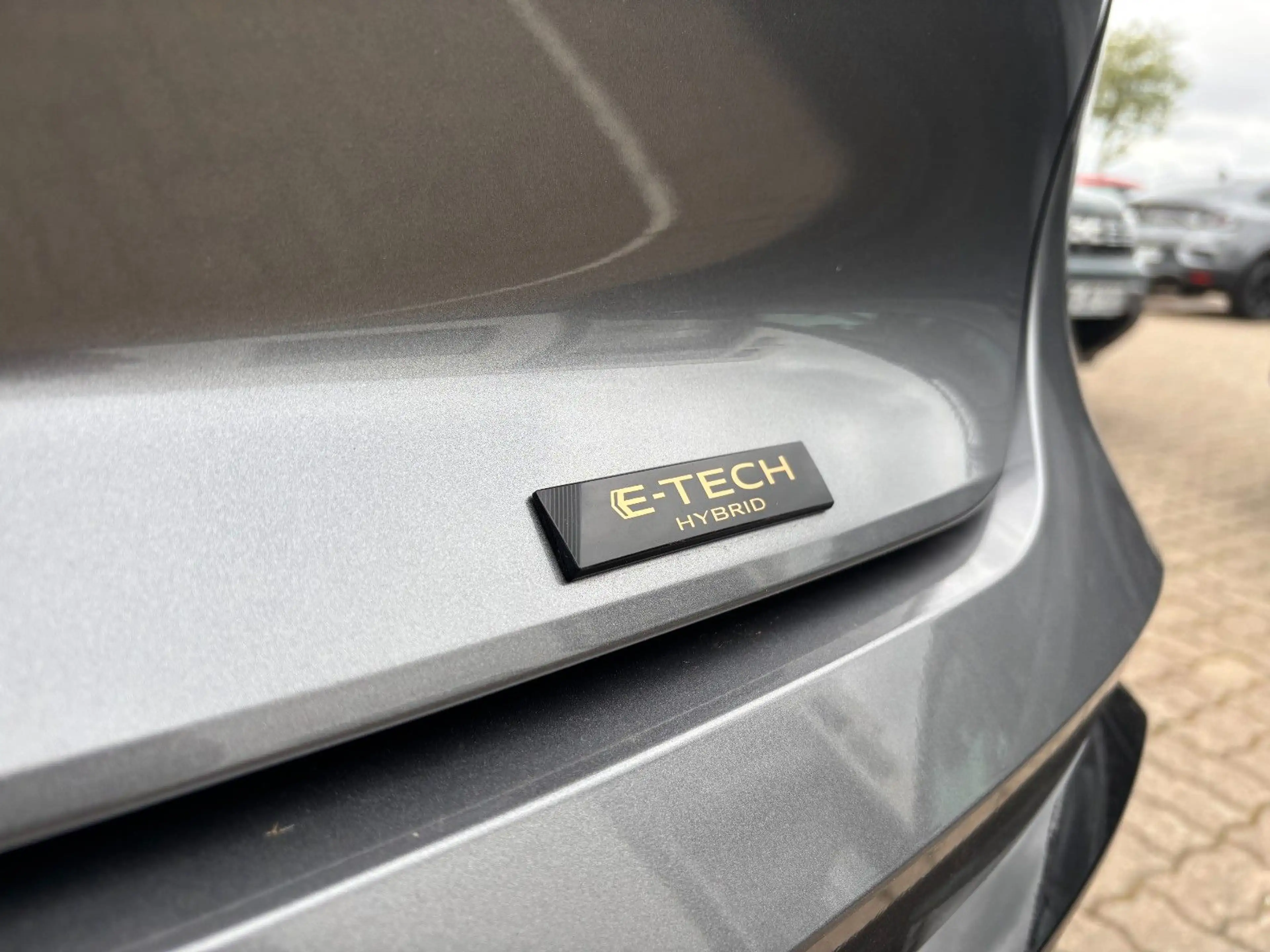 Renault Rafale Full Hybrid E-Tech 200 Techno — photo 8