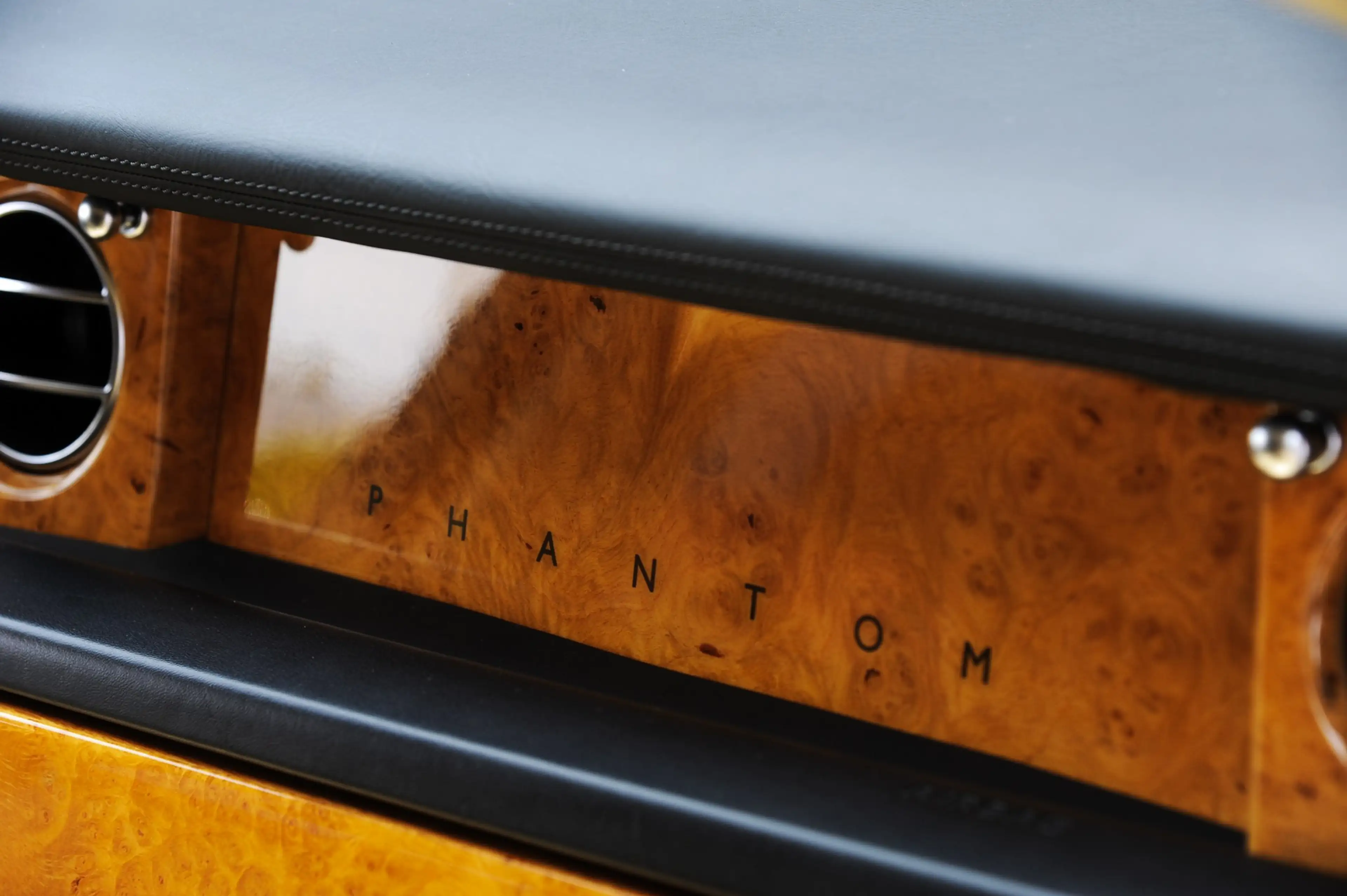Rolls-Royce Phantom Phantom 6.75i V12 48v — photo 13