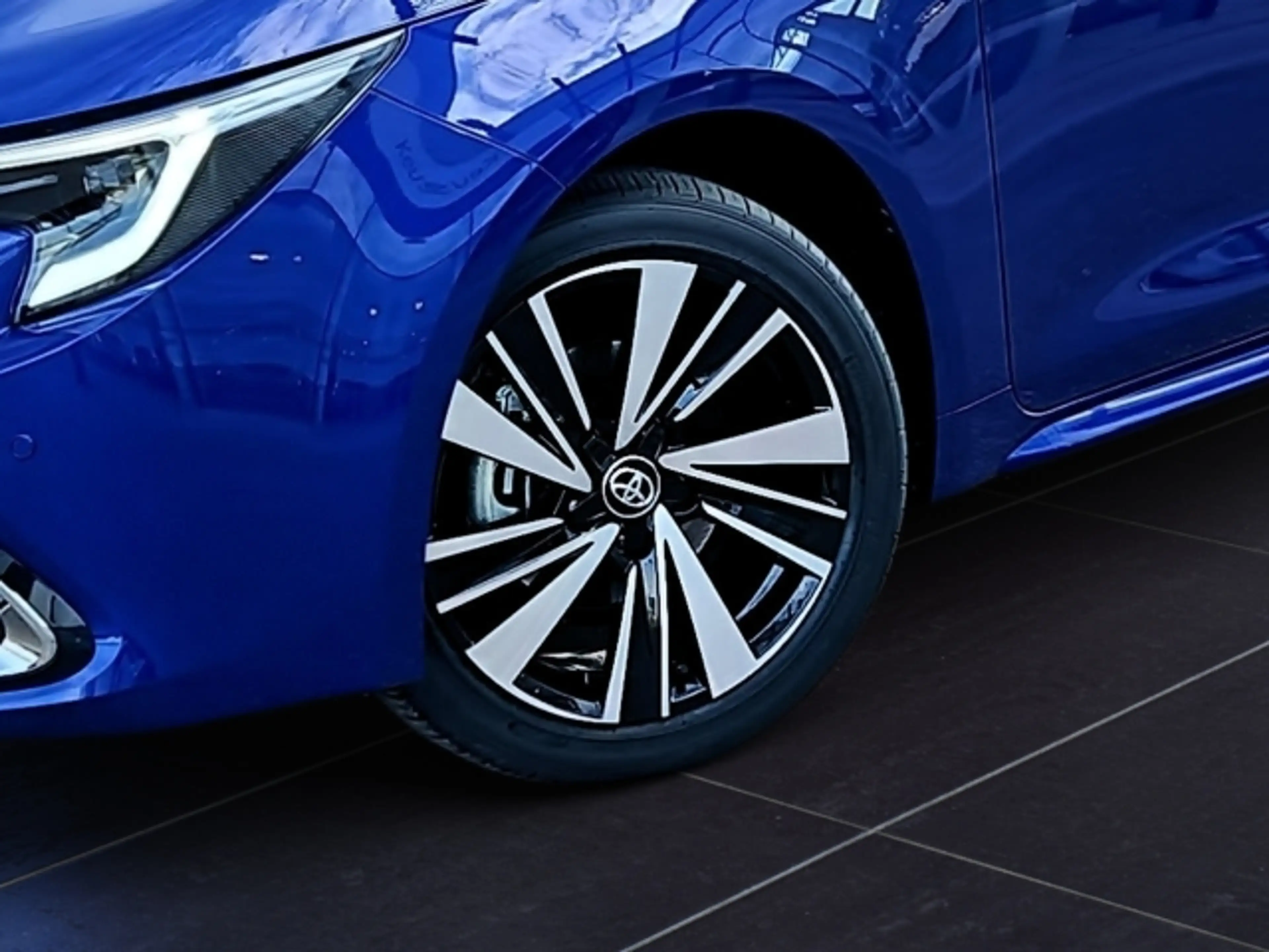 Toyota Corolla Corolla HB/TS Touring Sports Teamplayer 1,8-l-Hybr — photo 4