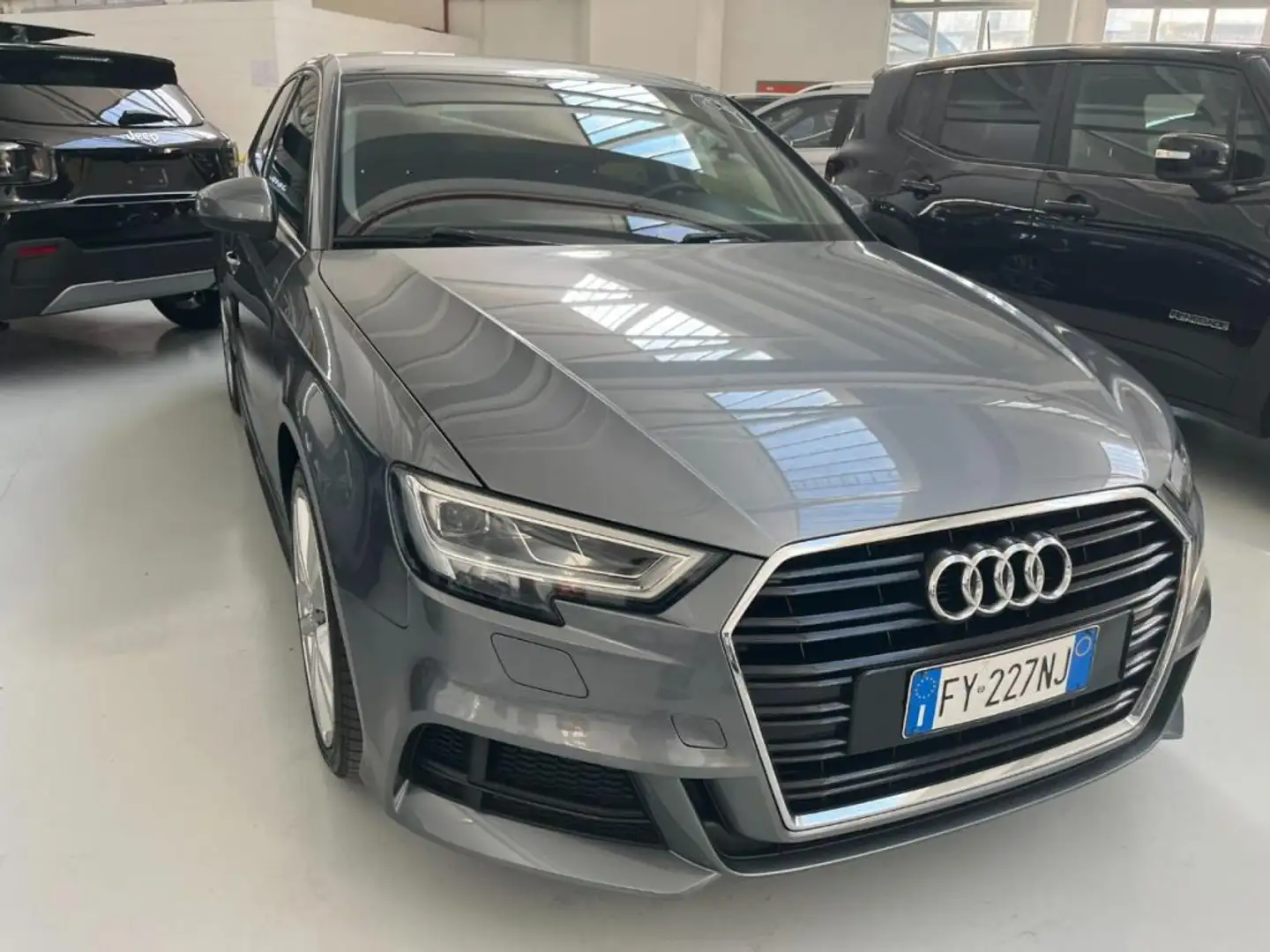 Audi A3 SPB 30 g-tron S tronic con cambio automatico Grijs - 2
