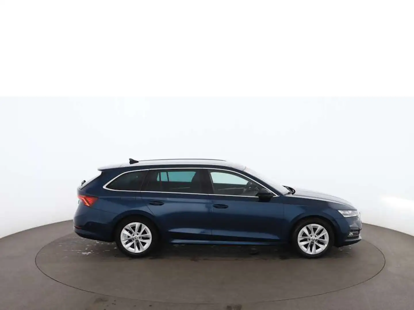Skoda Octavia Combi 2.0 TDI First Aut MATRIX AHK RADAR Blau - 2