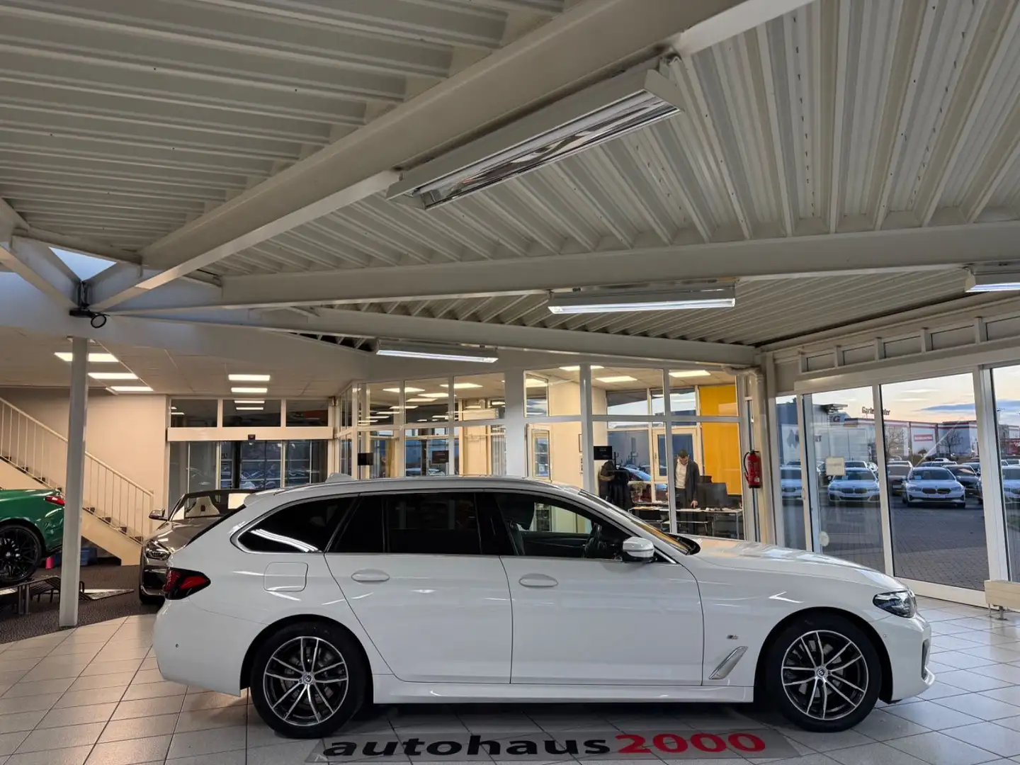 BMW 520 d M Sportpaket AUT./HUD/CAM/PANO/STANDHE. Blanc - 2