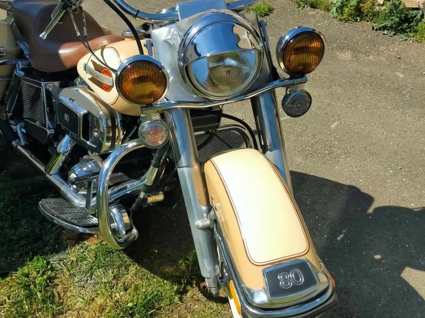 Harley-Davidson Electra Glide FLHC-80 Beżowy - 2