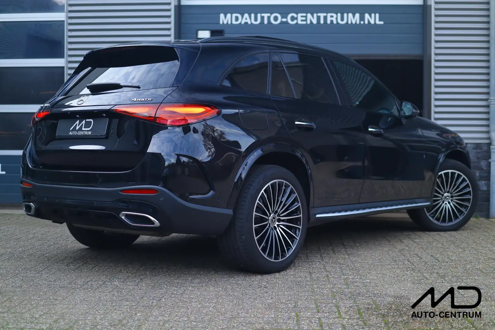 Mercedes-Benz GLC 400 400e 4MATIC AMG| Pano| Digital| Memory Zwart - 2