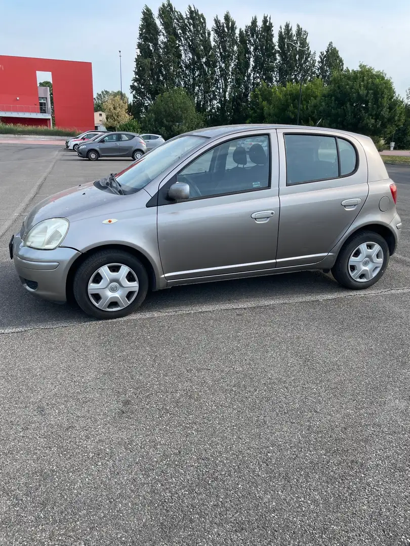 Toyota Yaris 5p 1.0 Sol Blue Grigio - 2