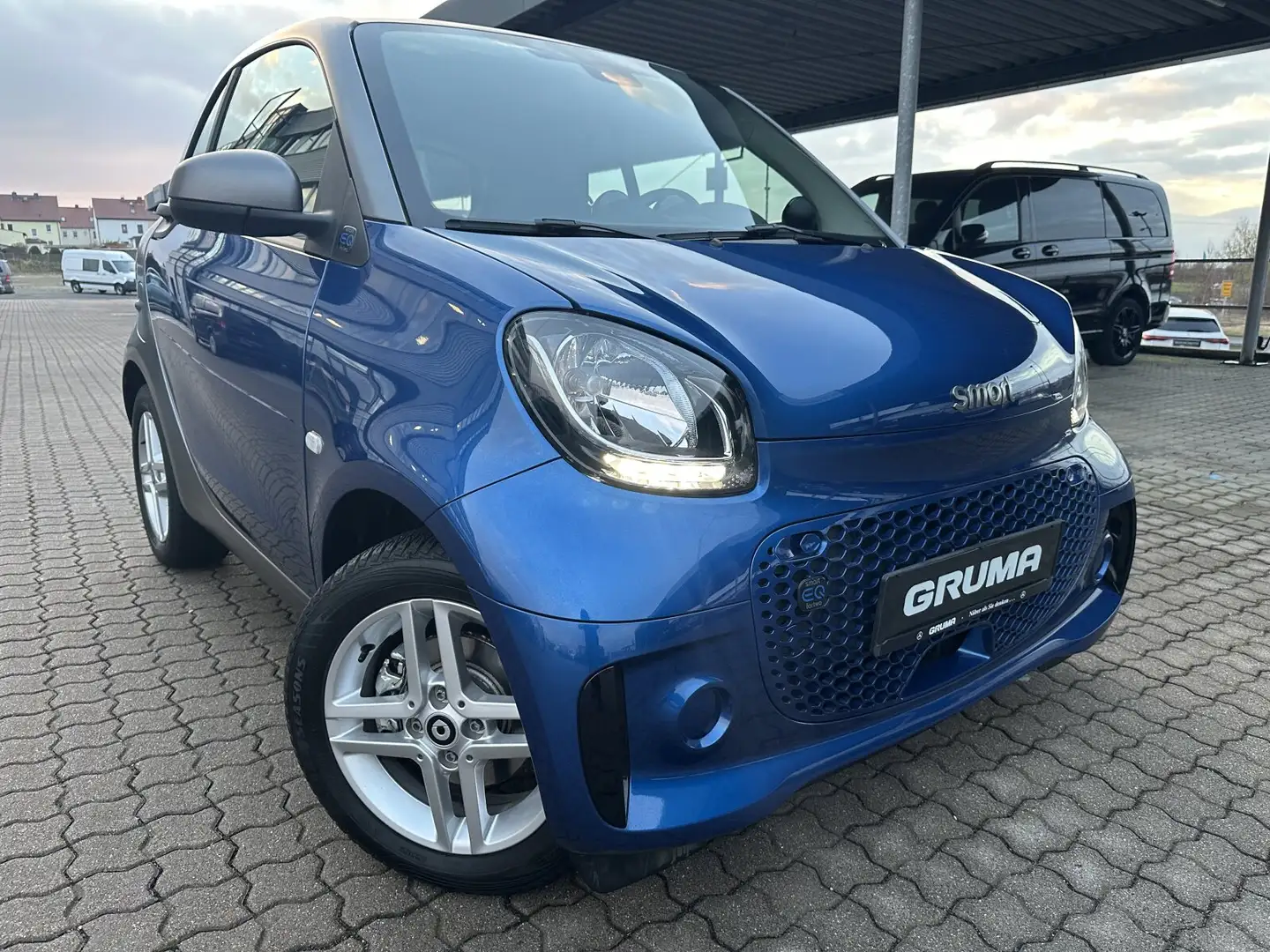 smart forTwo smart EQ fortwo Premiun+Klima+CarPlay+Pano+DAB++ Blau - 2