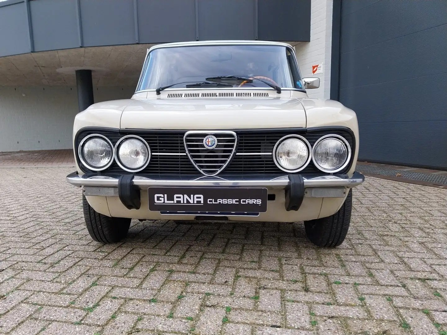 Alfa Romeo Giulia Nuova Super 1300 Beige - 2