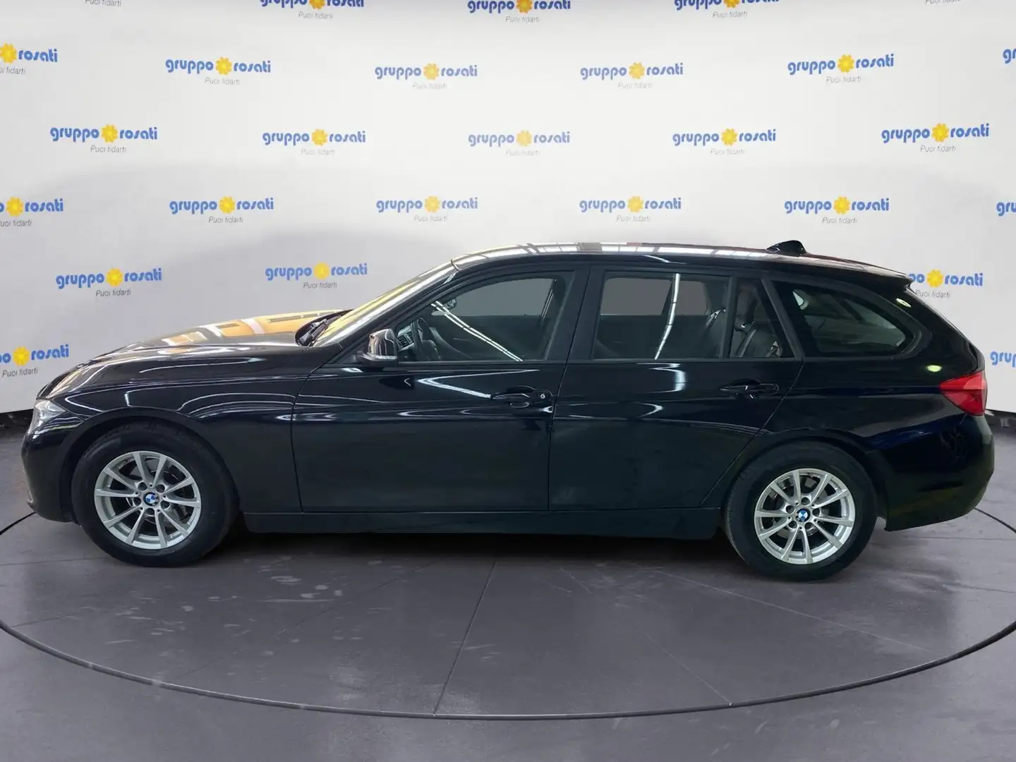 BMW 318 (F30/F31) 318d Touring Business Advantage aut. Zwart - 2