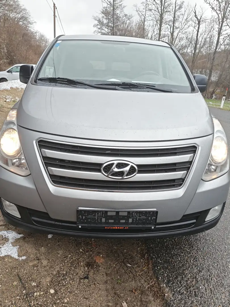 Hyundai H-1 Silber - 1