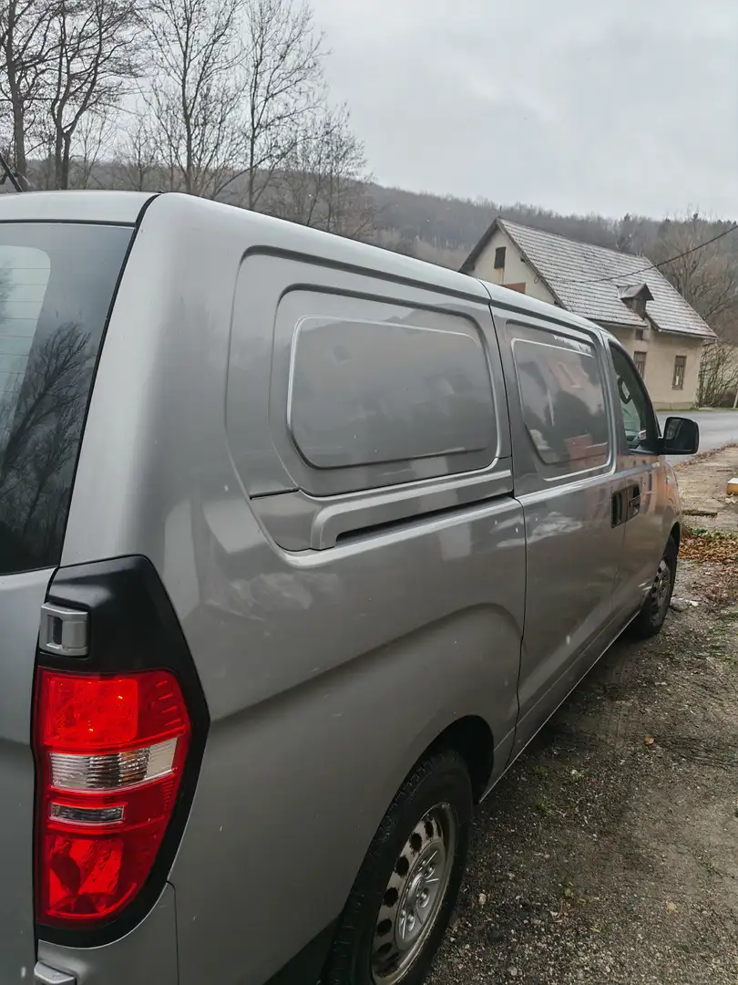 Hyundai H-1 Silber - 2