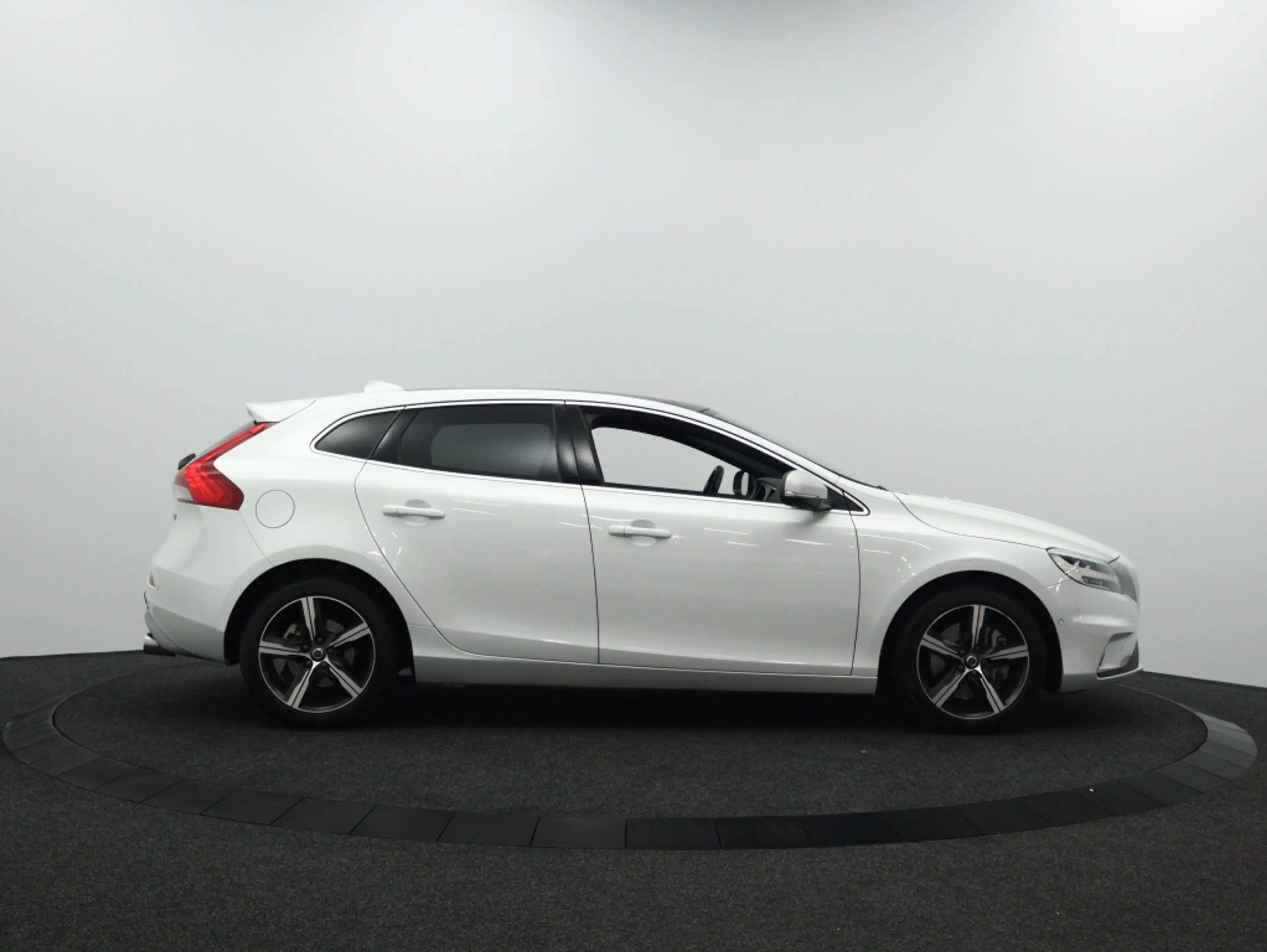 Volvo V40 1.5 T3 Polar+ Sport | Navigatie | StoelVerwarming — photo 7