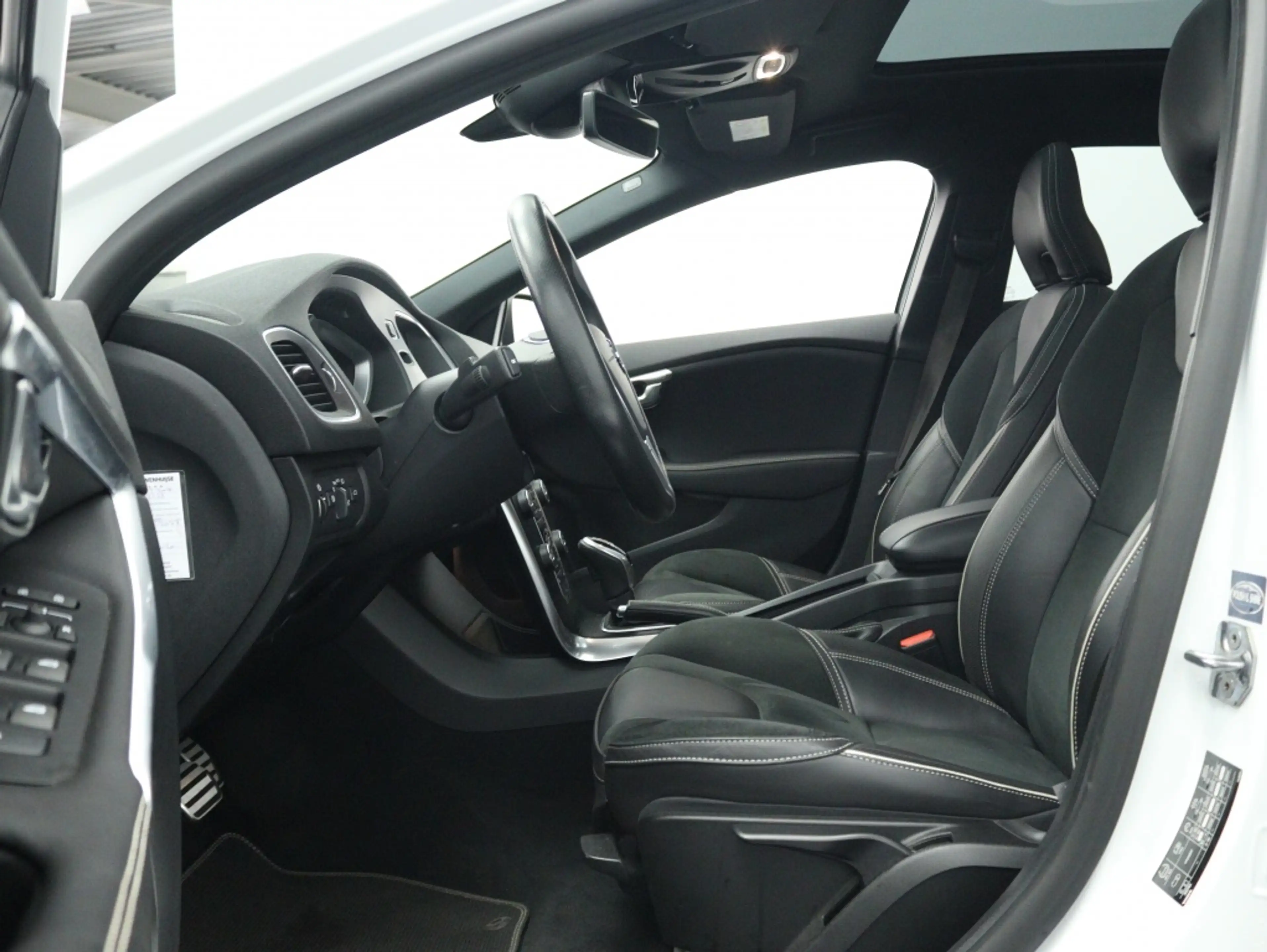 Volvo V40 1.5 T3 Polar+ Sport | Navigatie | StoelVerwarming — photo 15