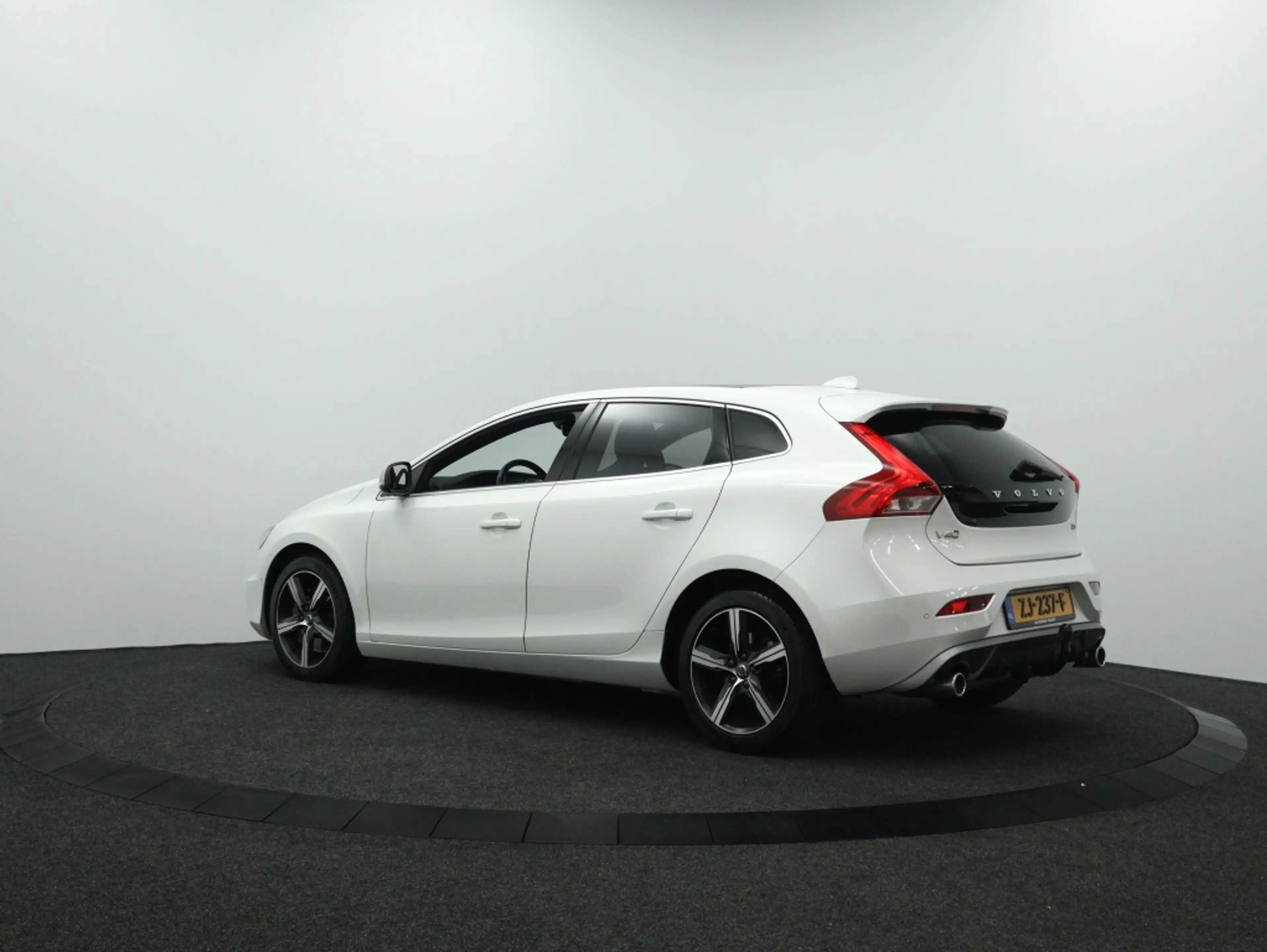 Volvo V40 1.5 T3 Polar+ Sport | Navigatie | StoelVerwarming — photo 12