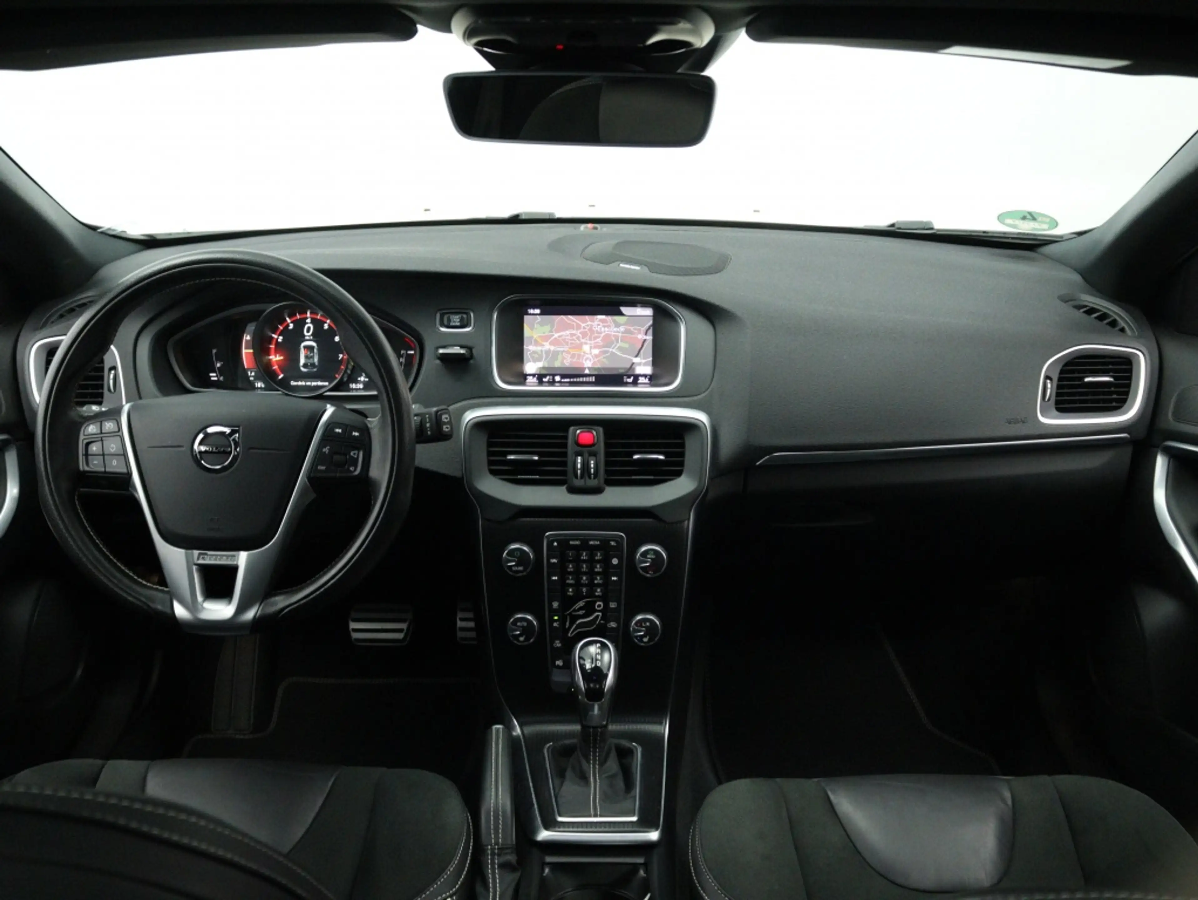 Volvo V40 1.5 T3 Polar+ Sport | Navigatie | StoelVerwarming — photo 3