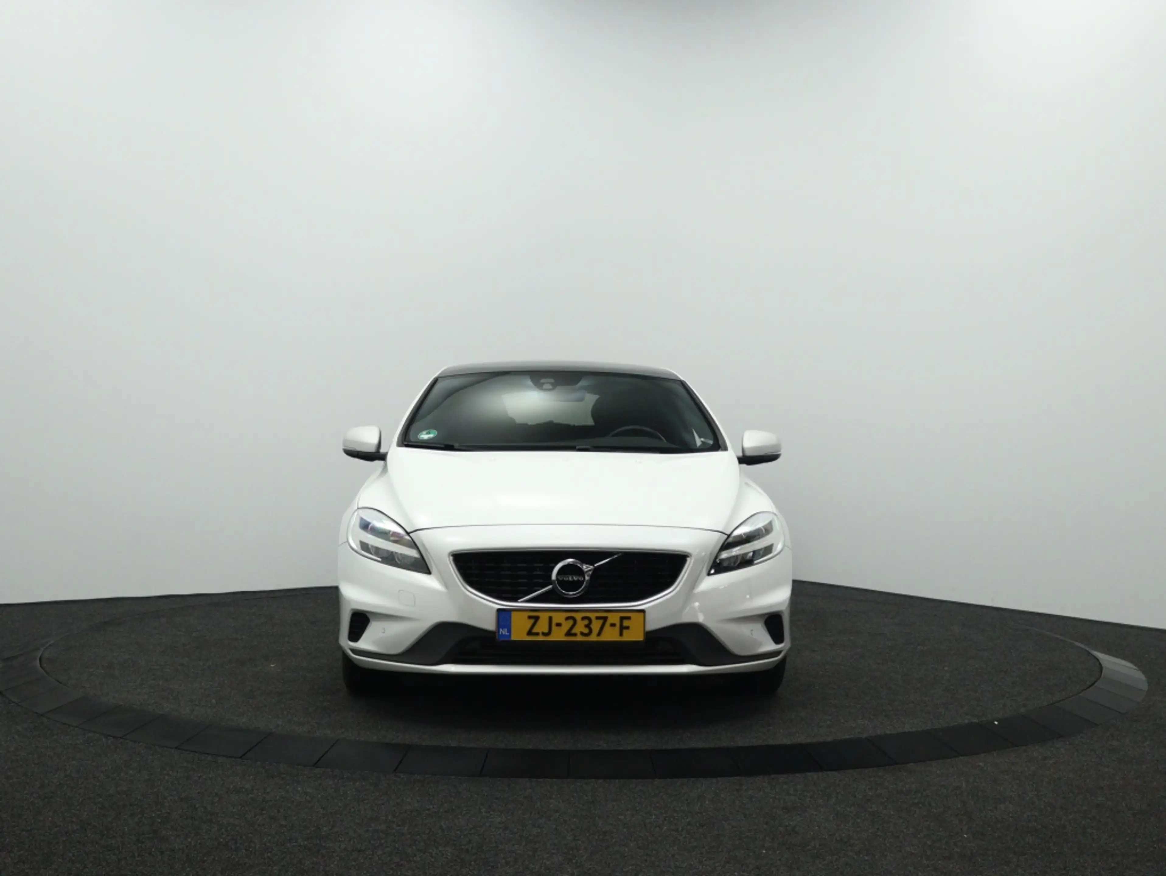 Volvo V40 1.5 T3 Polar+ Sport | Navigatie | StoelVerwarming — photo 9