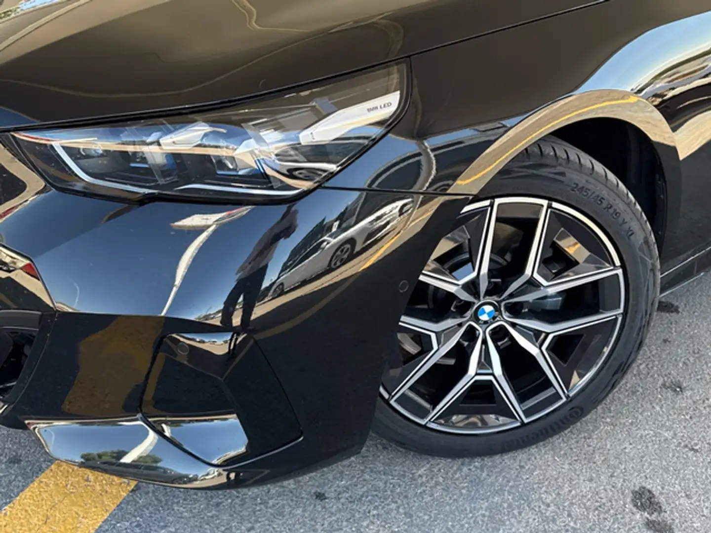 BMW 520 520iA Schwarz - 2