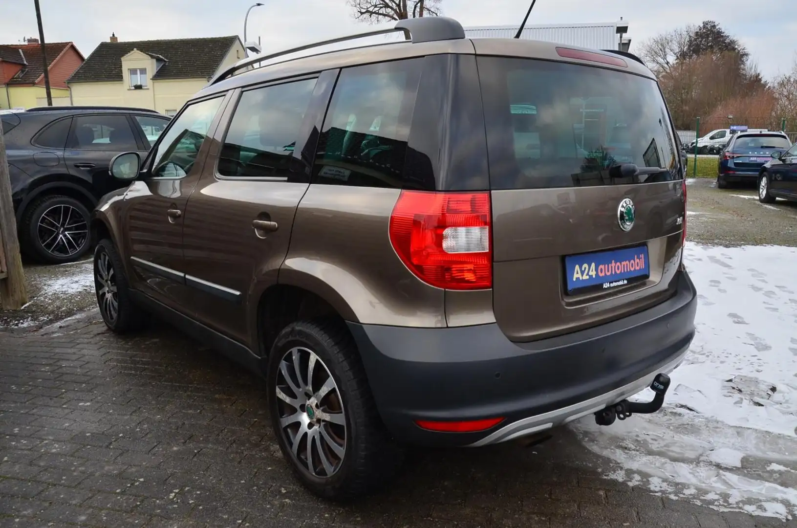 Skoda Yeti 1.2 TSI Ambition Klimaautomatik Sitzheizung Tempom Braun - 2