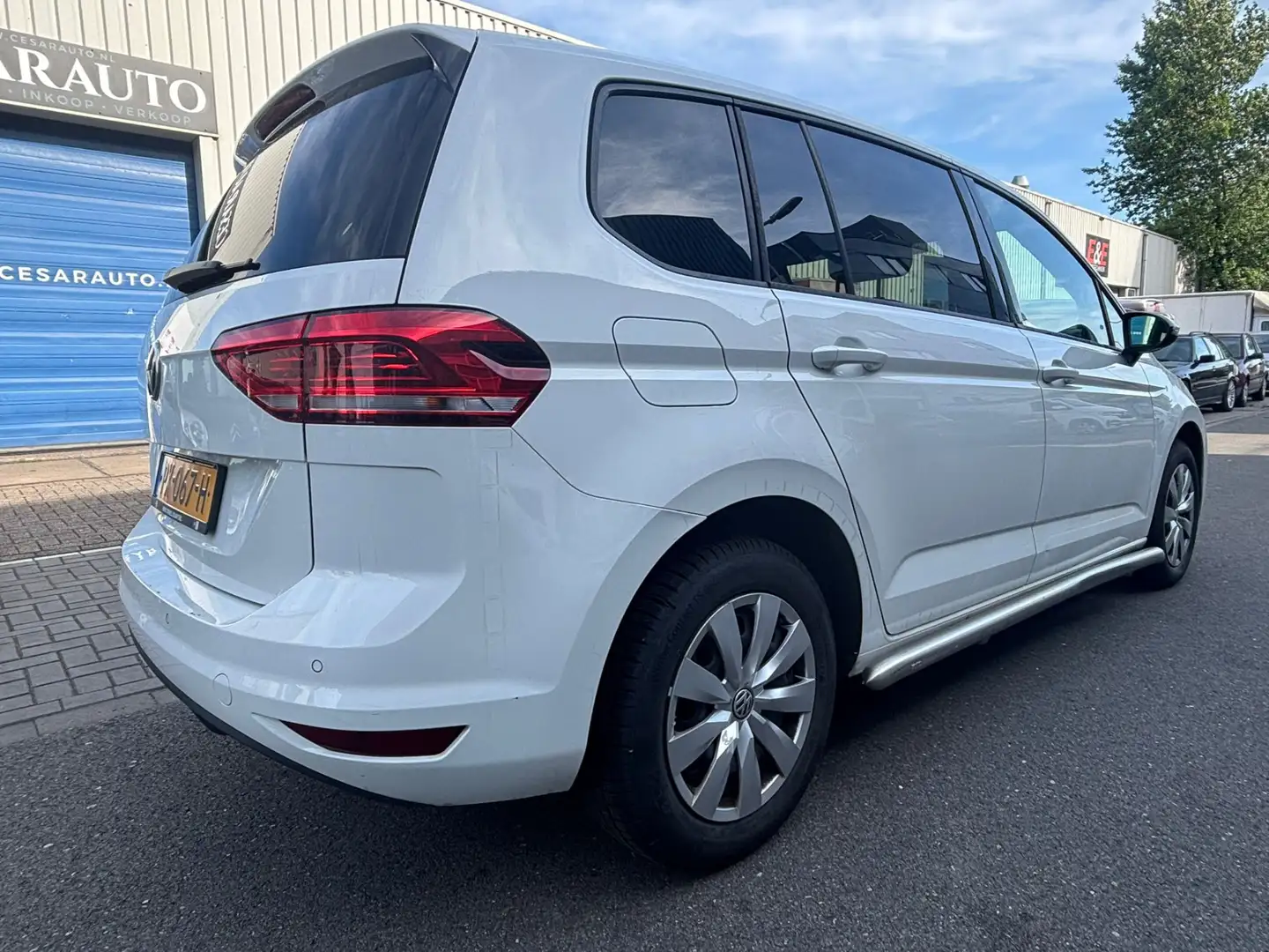 Volkswagen Touran 2.0 TDI SCR Comfortline AUTOMAAT Wit - 2