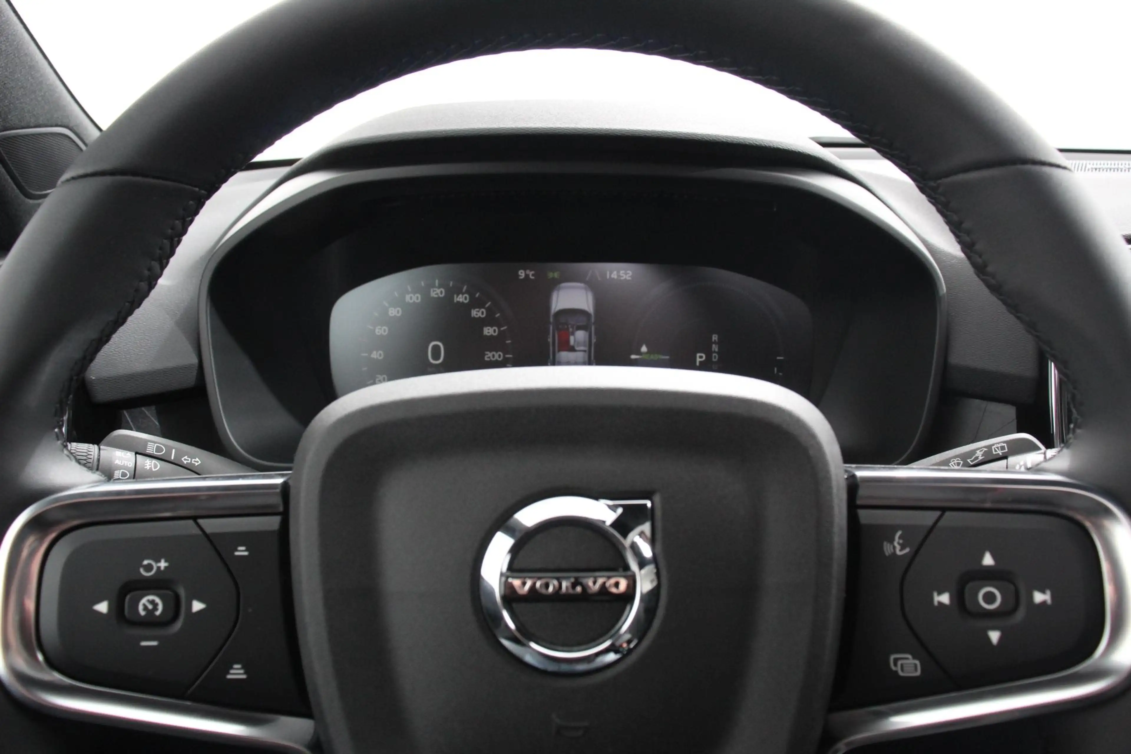 Volvo XC40 1.5 T5 Plug-in hybrid Ultimate Dark Electrische Gl — photo 14