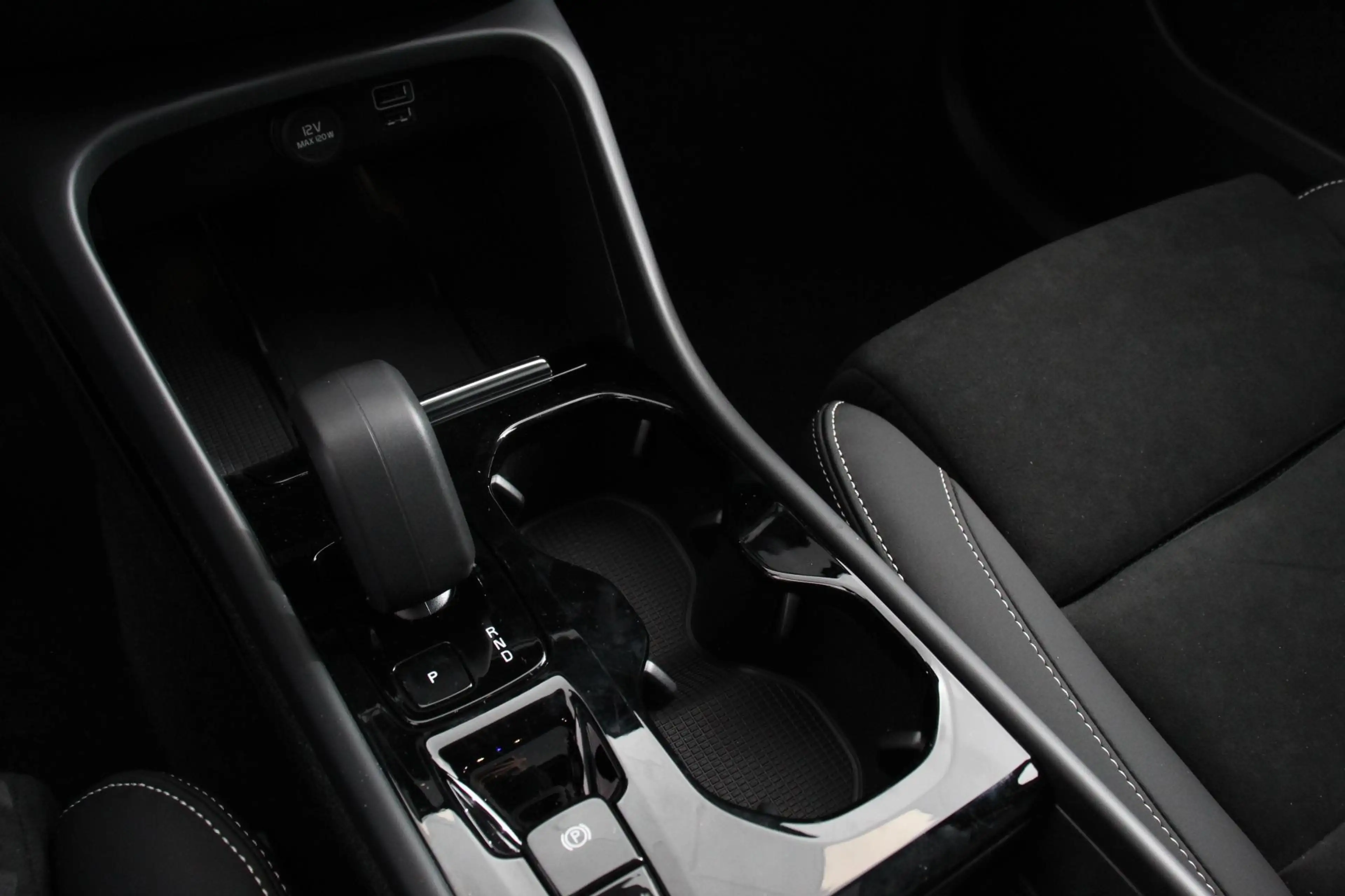 Volvo XC40 1.5 T5 Plug-in hybrid Ultimate Dark Electrische Gl — photo 13