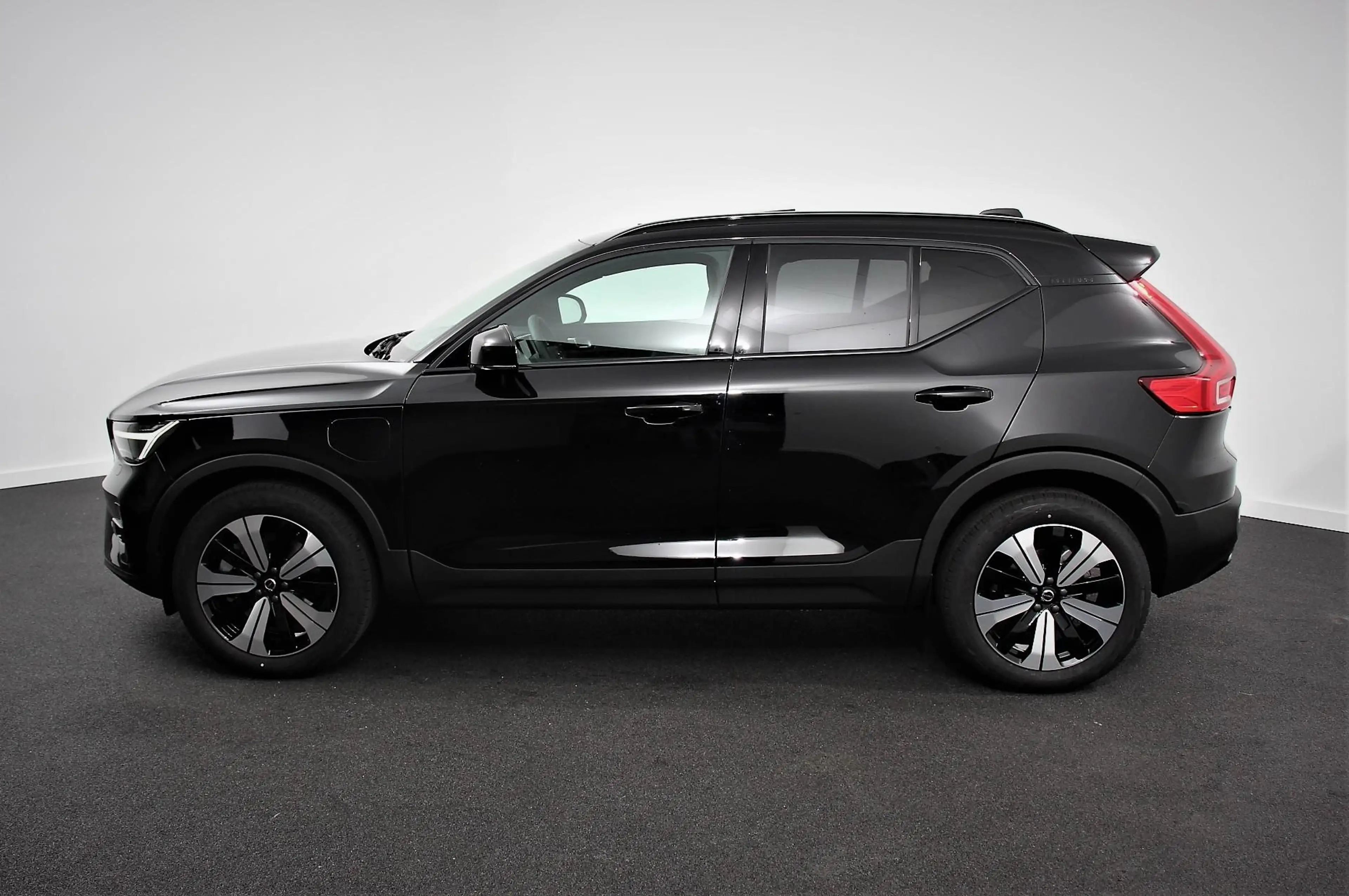 Volvo XC40 1.5 T5 Plug-in hybrid Ultimate Dark Electrische Gl — photo 6