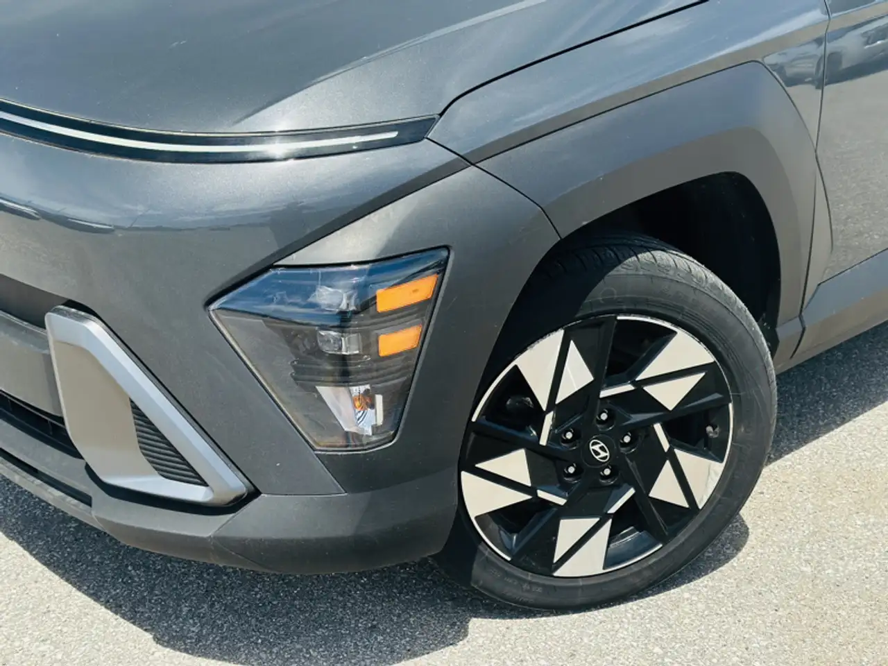 Hyundai KONA снимка Hyundai KONA