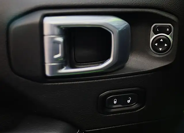Jeep Wrangler view 22