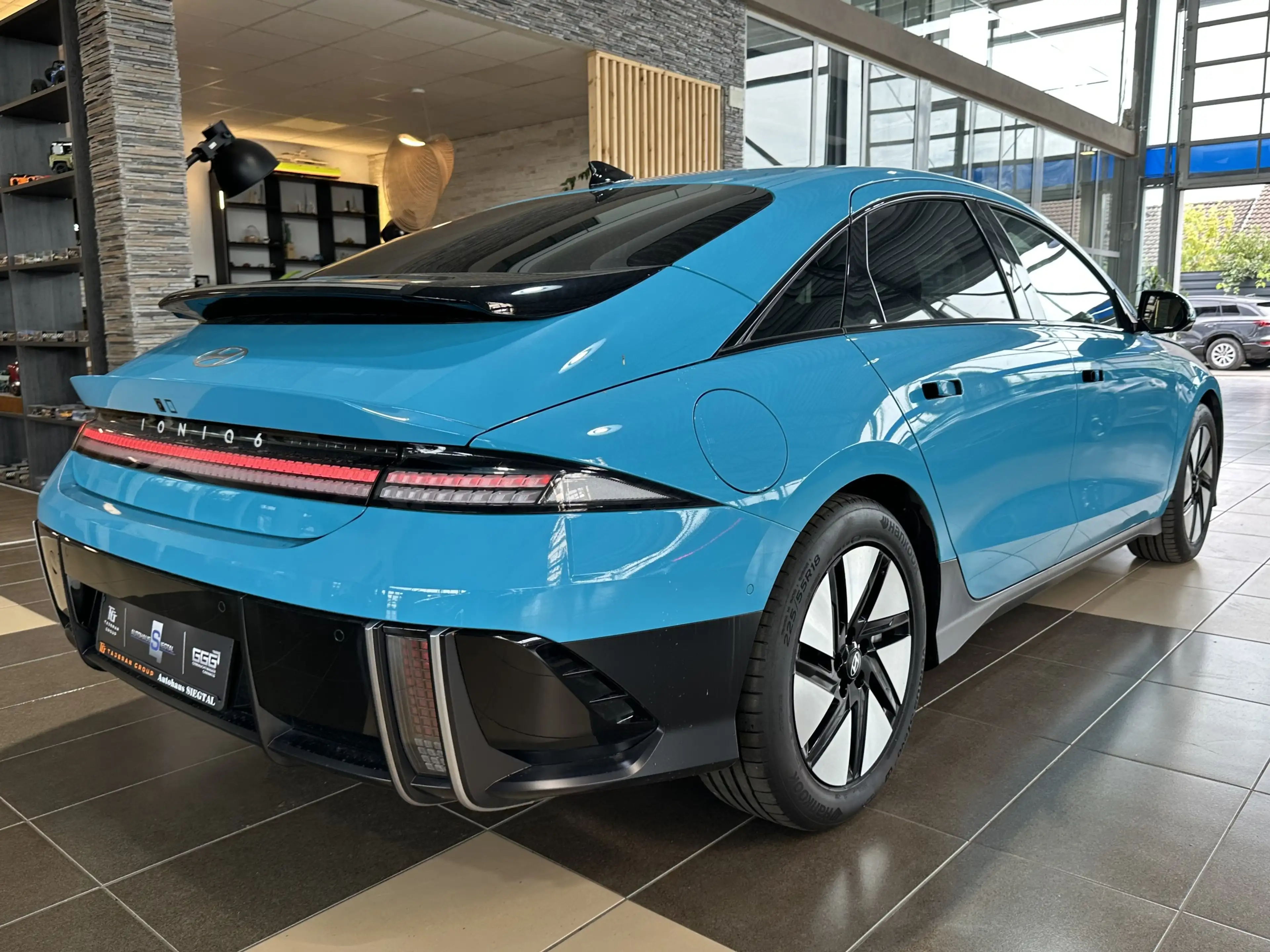 Hyundai IONIQ 6 Uniq Leder HUD Memory 360Cam BOSE 4WD — photo 9