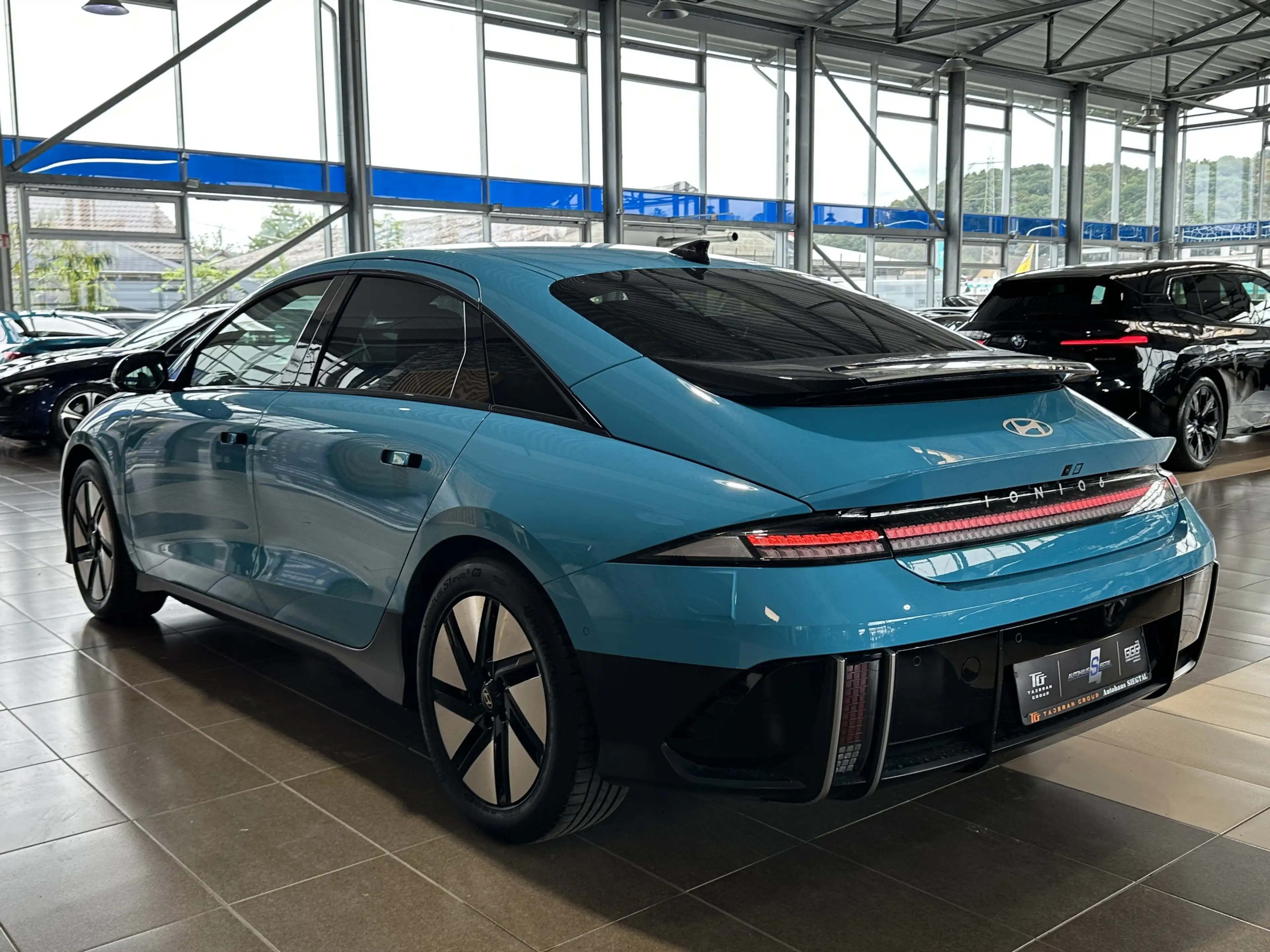Hyundai IONIQ 6 Uniq Leder HUD Memory 360Cam BOSE 4WD — photo 5
