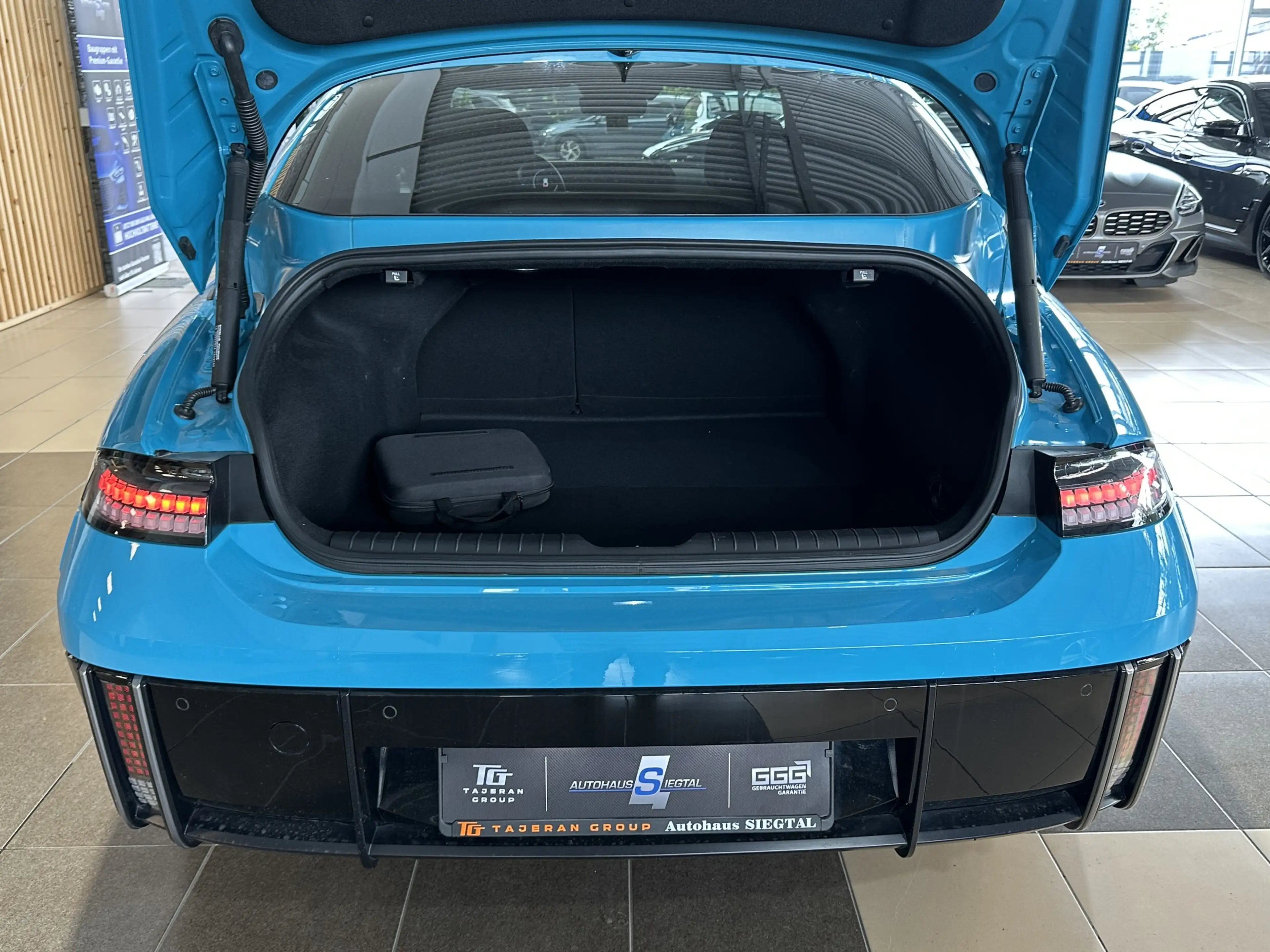 Hyundai IONIQ 6 Uniq Leder HUD Memory 360Cam BOSE 4WD — photo 7