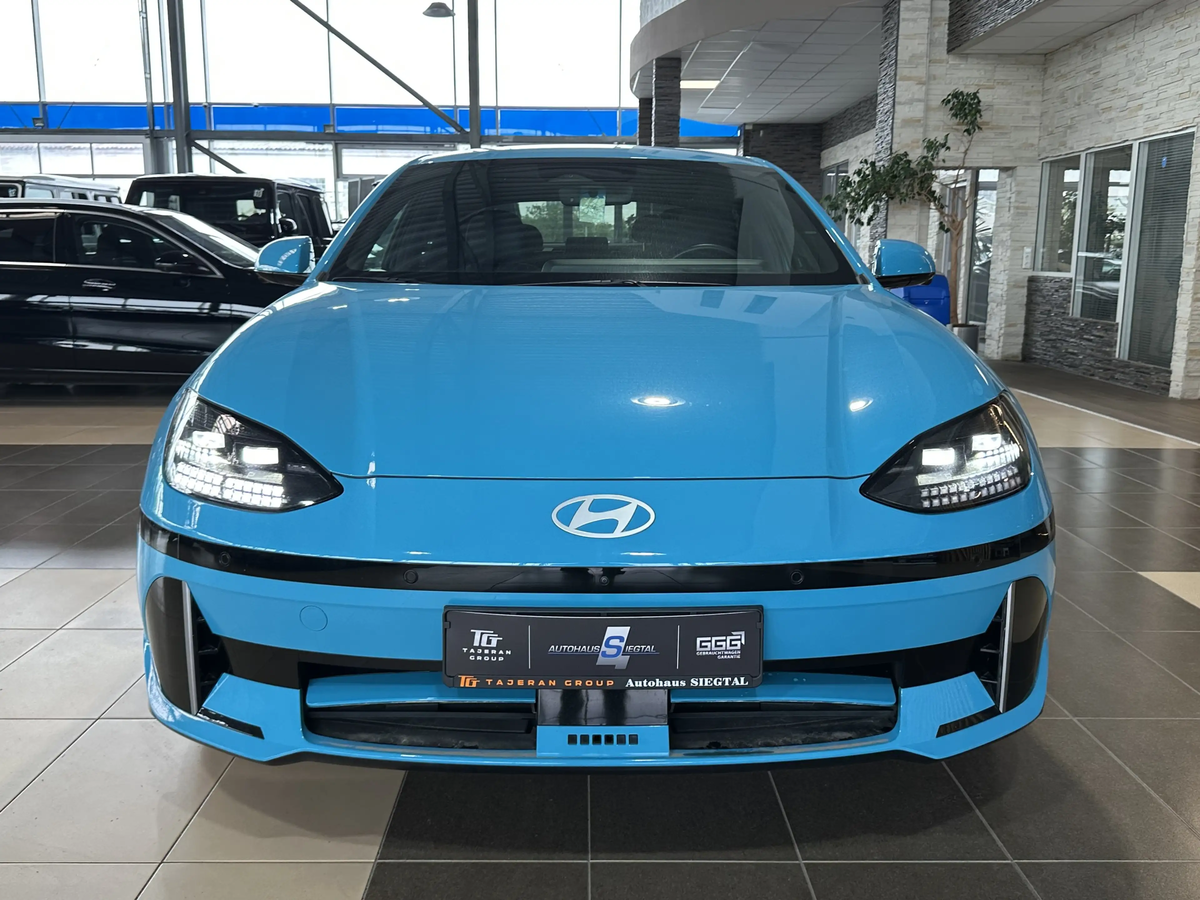 Hyundai IONIQ 6 Uniq Leder HUD Memory 360Cam BOSE 4WD — photo 3