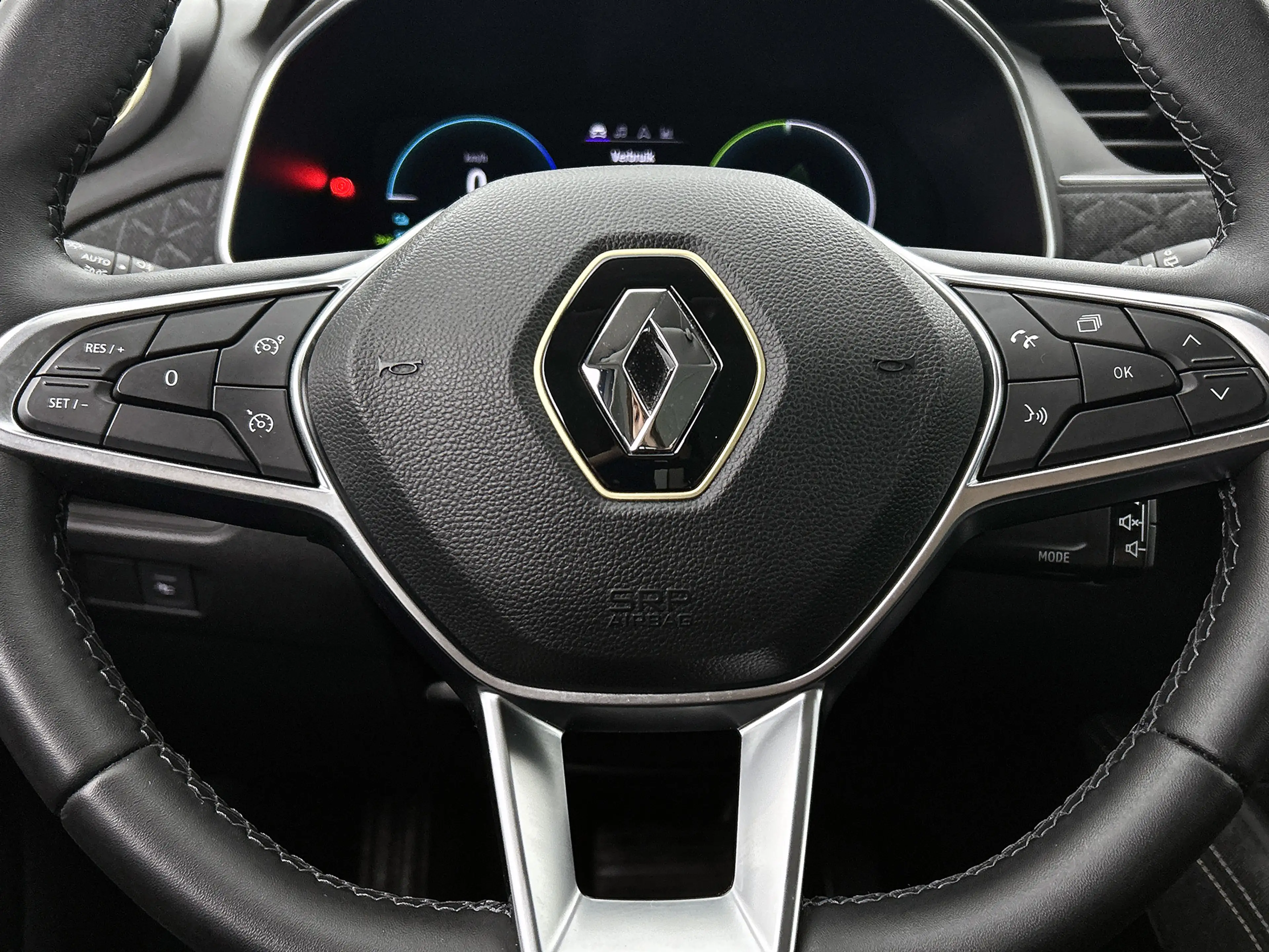 Renault ZOE R135 Iconic 52 kWh Camera, CarPlay, Bose — photo 34
