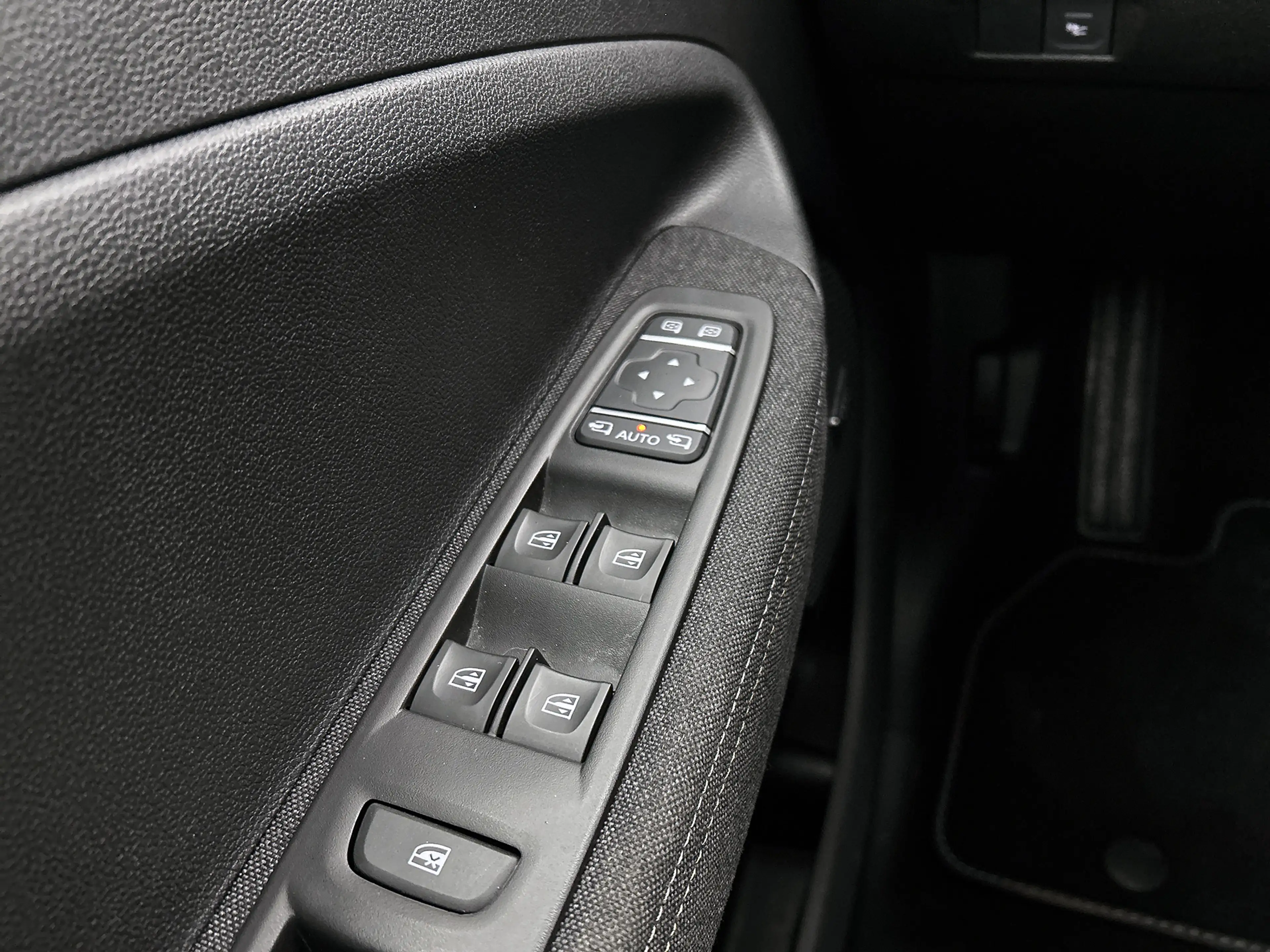 Renault ZOE R135 Iconic 52 kWh Camera, CarPlay, Bose — photo 33