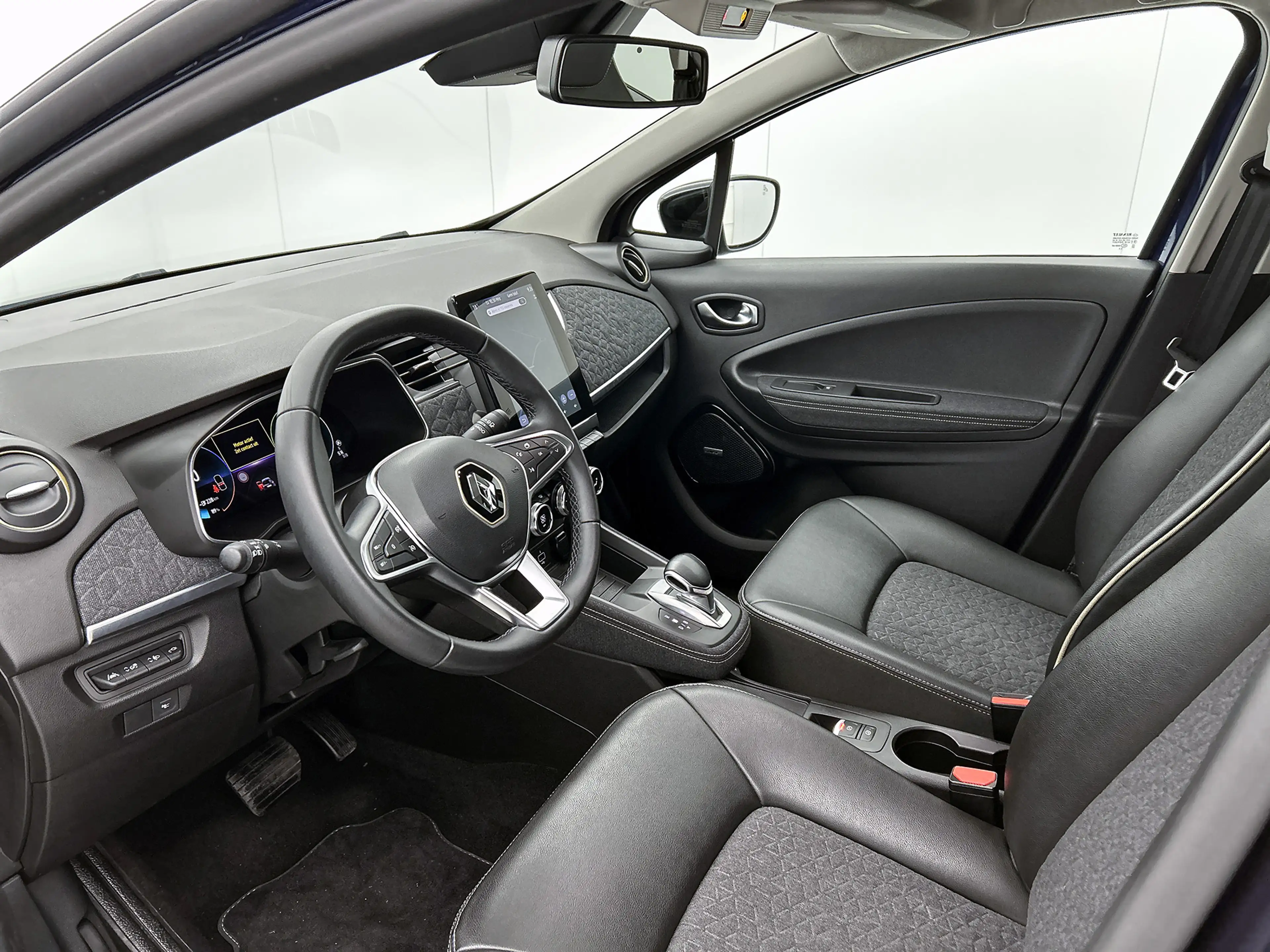 Renault ZOE R135 Iconic 52 kWh Camera, CarPlay, Bose — photo 2