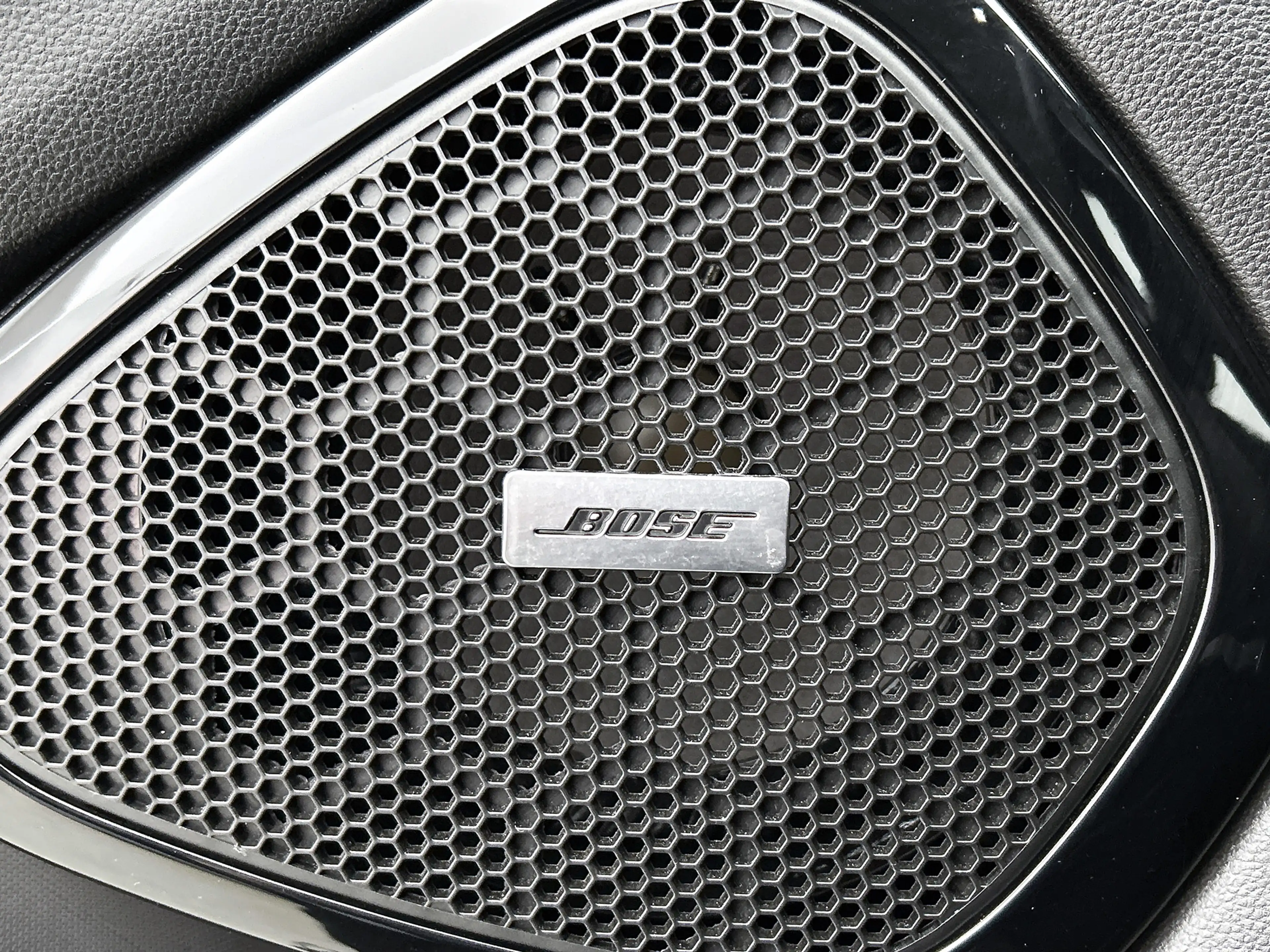 Renault ZOE R135 Iconic 52 kWh Camera, CarPlay, Bose — photo 22
