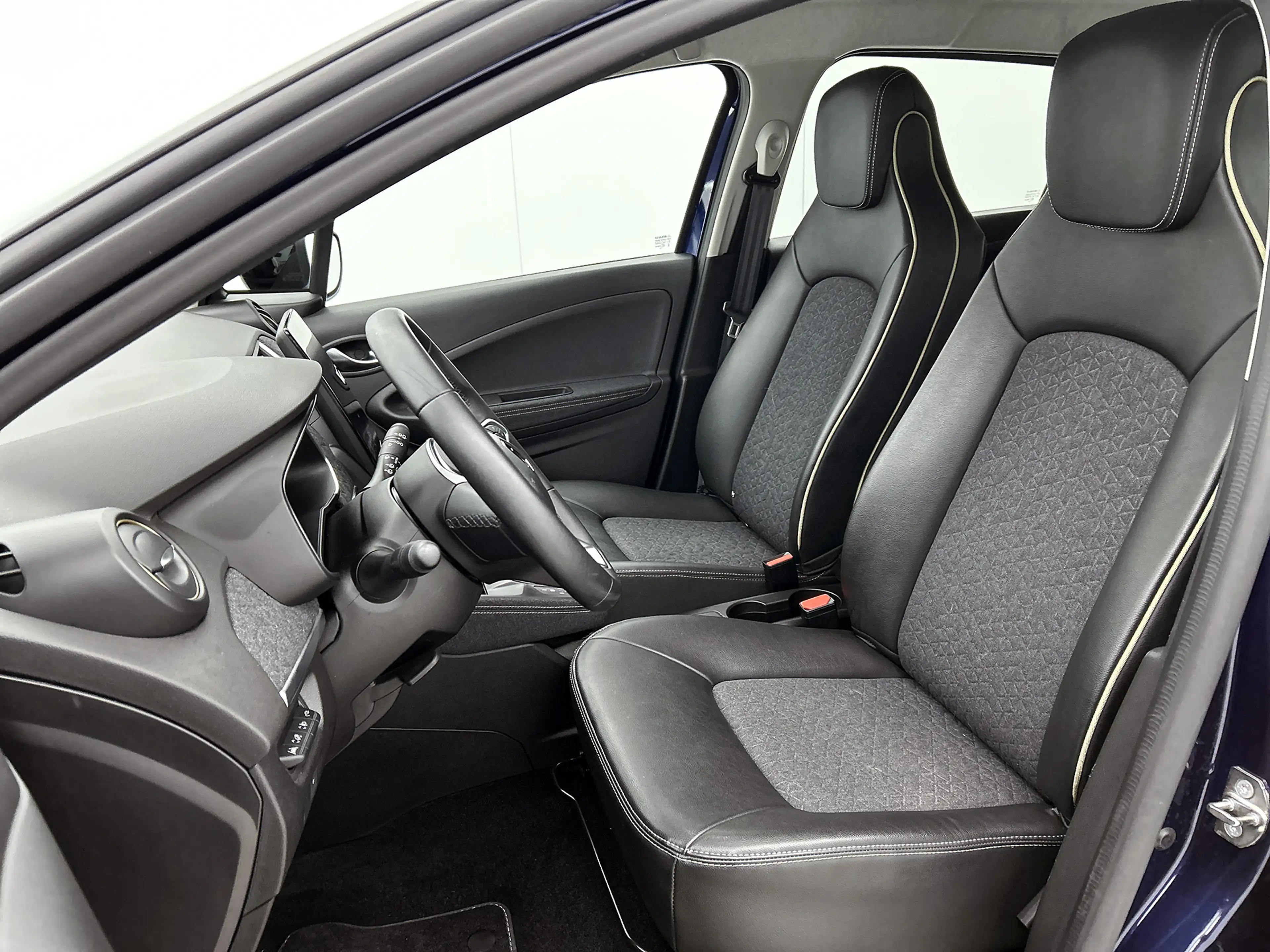 Renault ZOE R135 Iconic 52 kWh Camera, CarPlay, Bose — photo 36