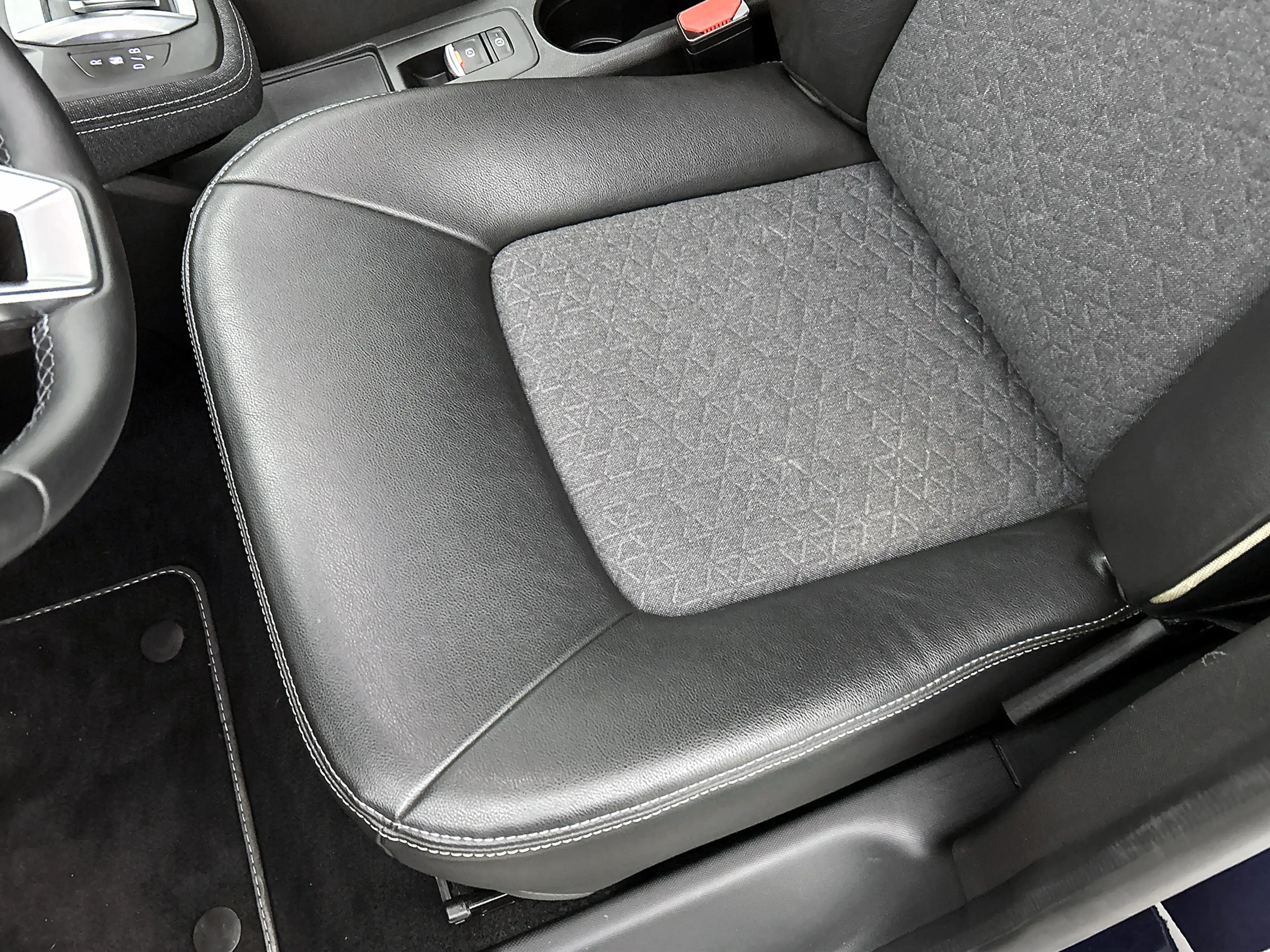 Renault ZOE R135 Iconic 52 kWh Camera, CarPlay, Bose — photo 23
