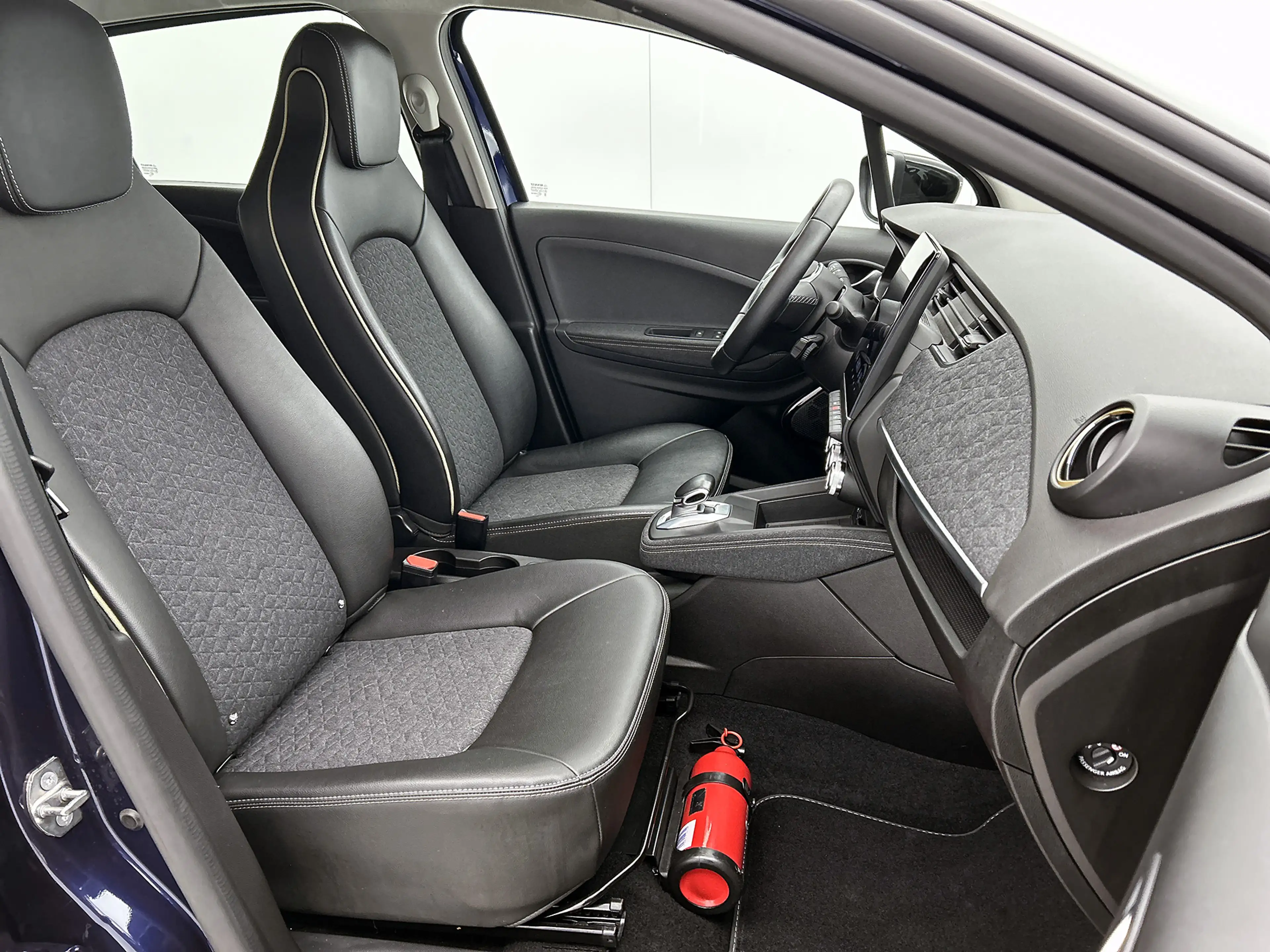 Renault ZOE R135 Iconic 52 kWh Camera, CarPlay, Bose — photo 25