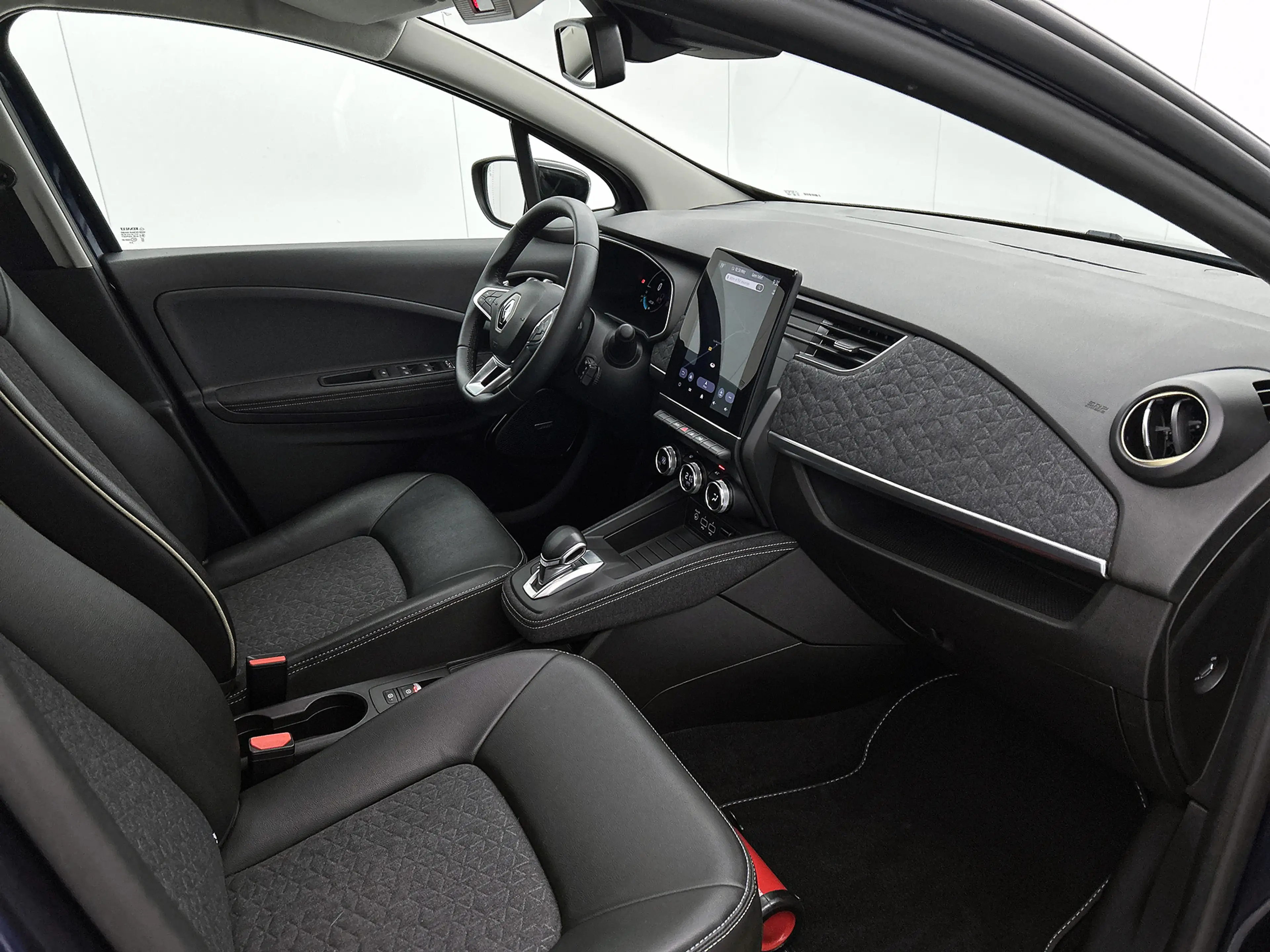 Renault ZOE R135 Iconic 52 kWh Camera, CarPlay, Bose — photo 5