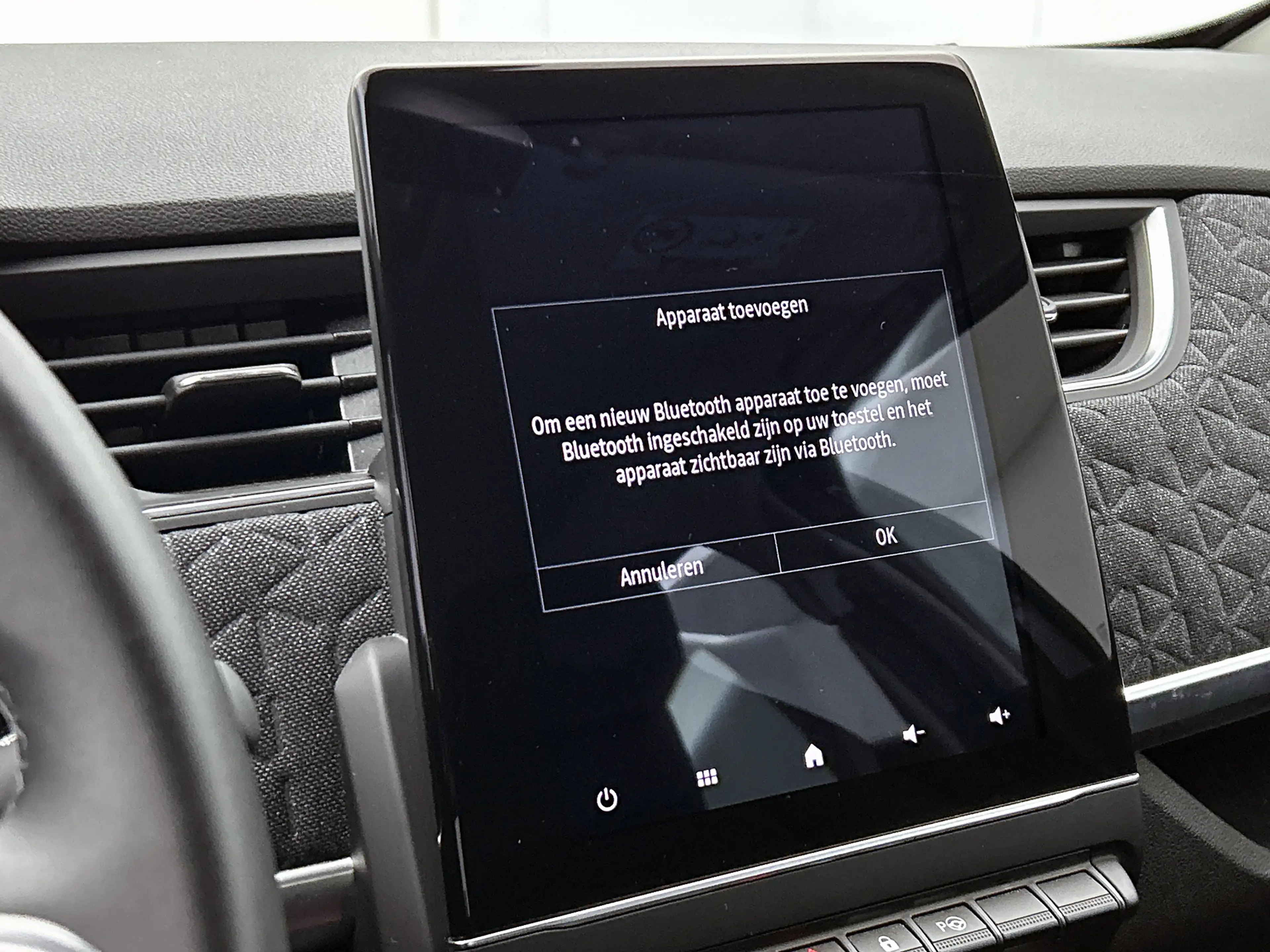 Renault ZOE R135 Iconic 52 kWh Camera, CarPlay, Bose — photo 17