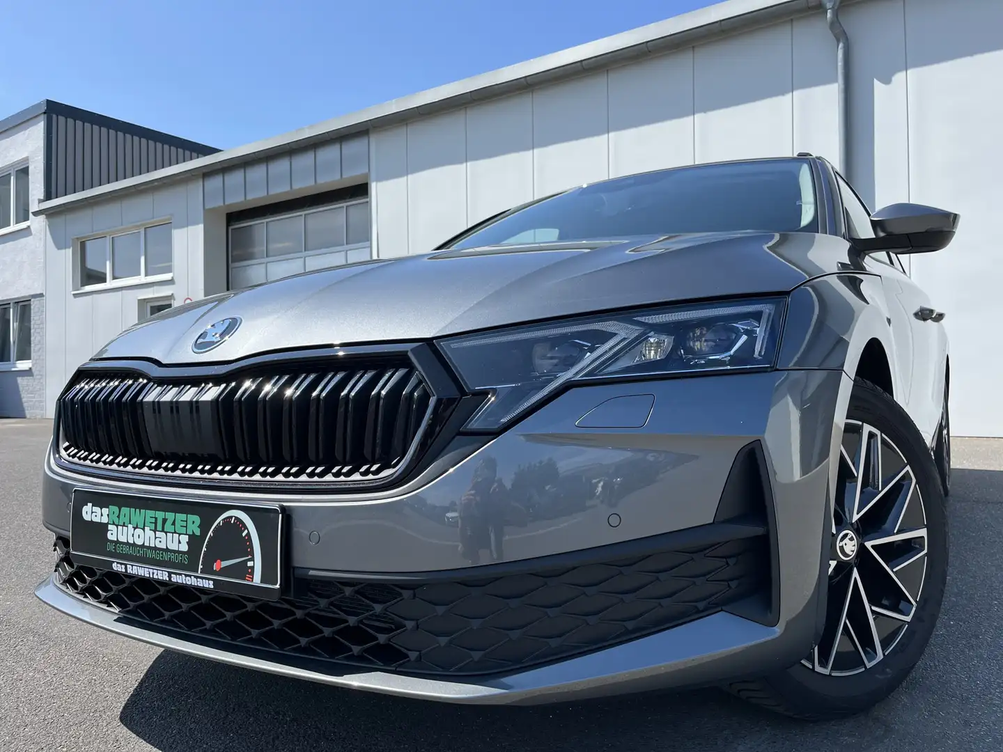 Skoda Octavia Combi 1.5 TSI Blackline 175€ m. 20% Anzahlung AH Серый - 1